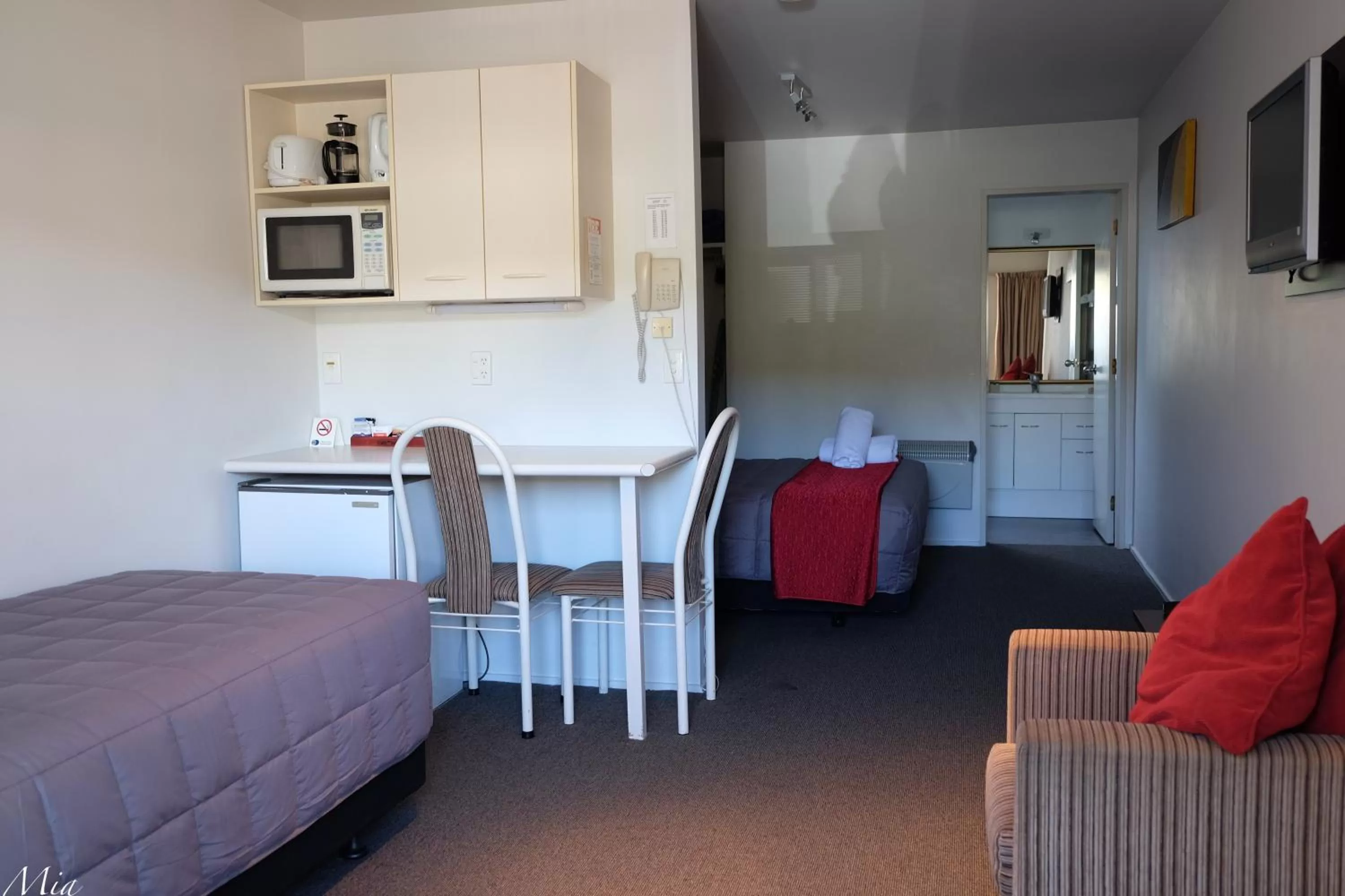 Photo of the whole room, Bed in Marksman Motor Inn