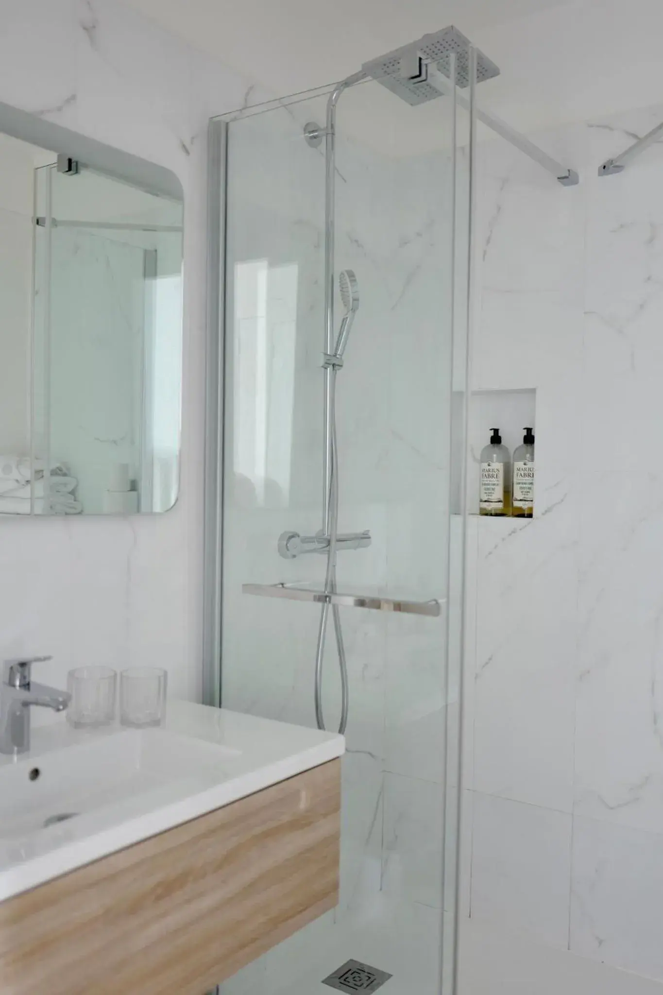 Economy Single Room - Attic in Hotel Belle-Vue Vieux-Port Economy Single Room - Attic in Hotel Belle-Vue Vieux-Port