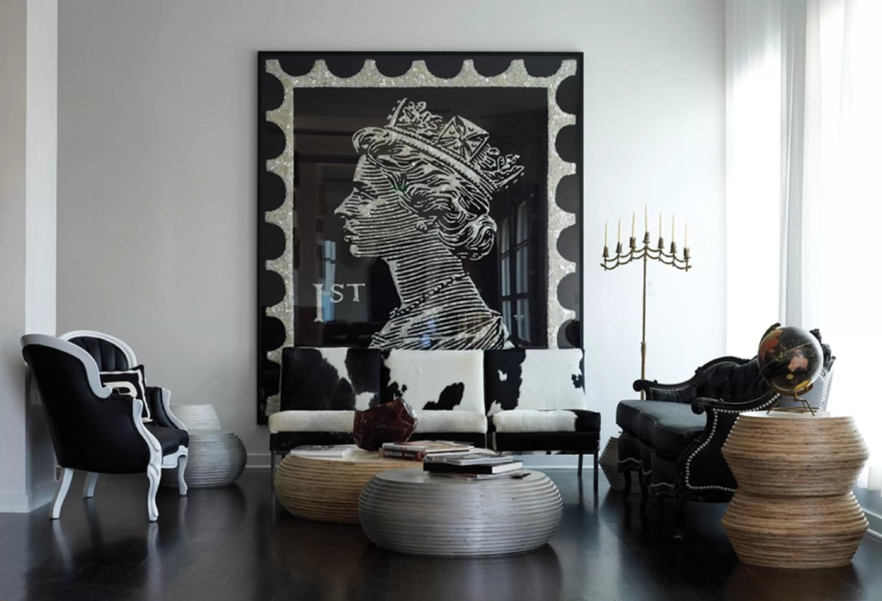 Communal lounge/ TV room in Bungalow Hotel