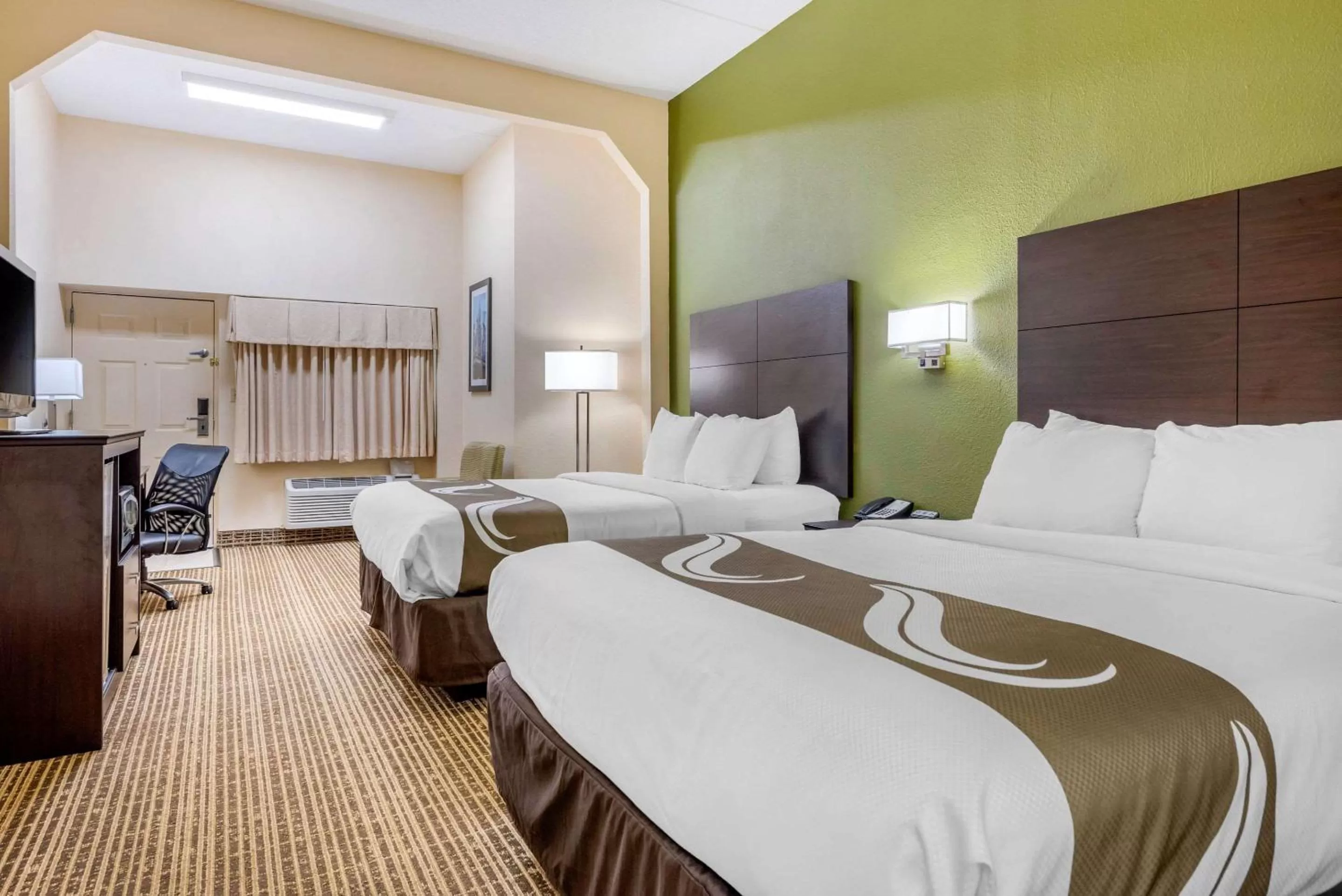 Bedroom, Bed in Quality Inn Louisville