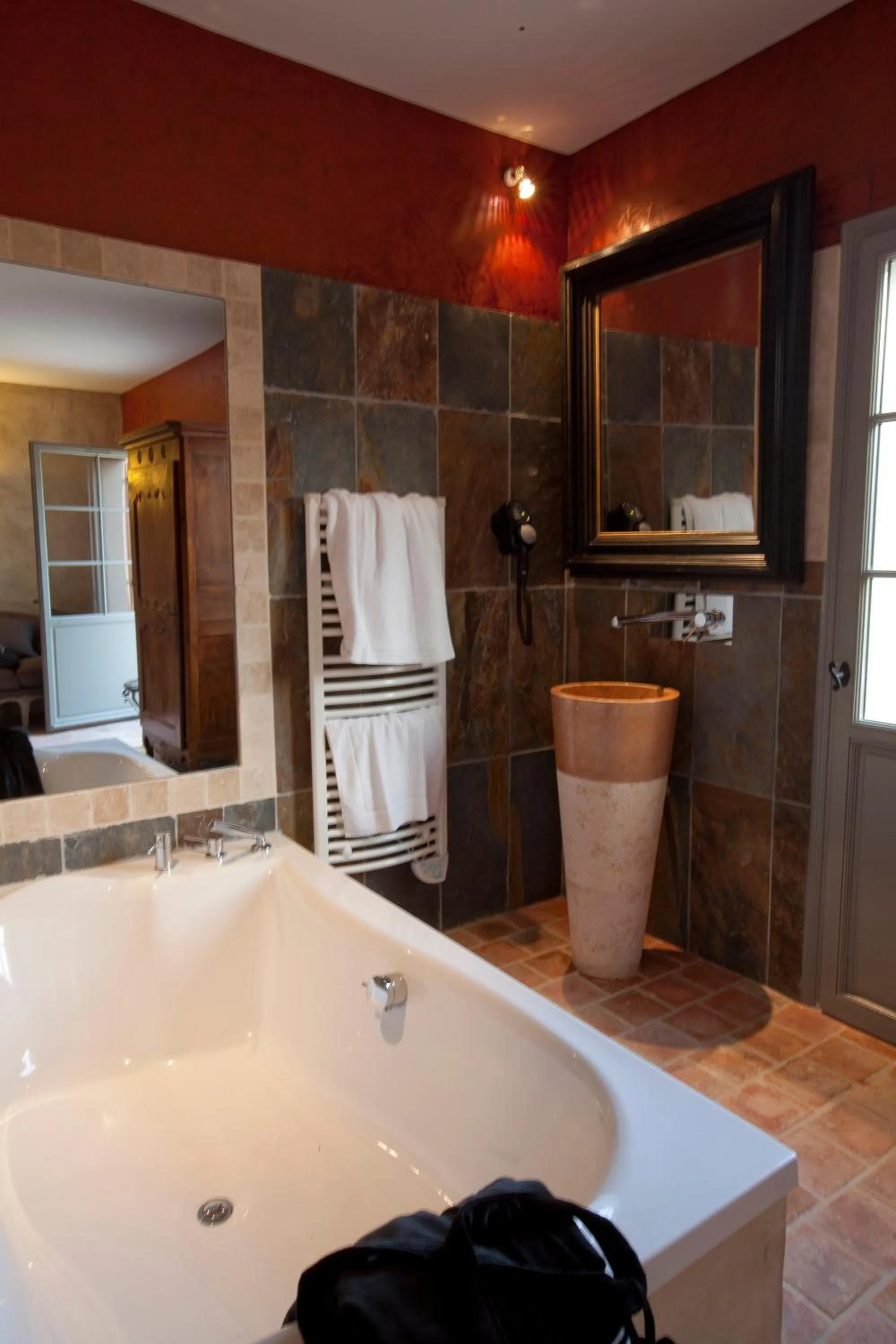 Bathroom in Hôtel-Spa Le Saint Cirq