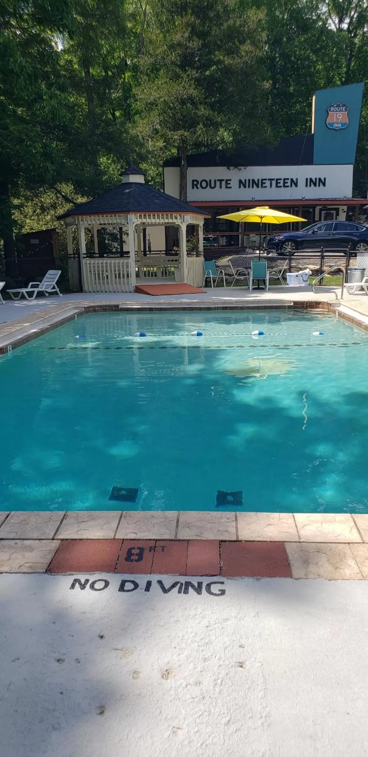 Swimming pool in Route 19 Inn