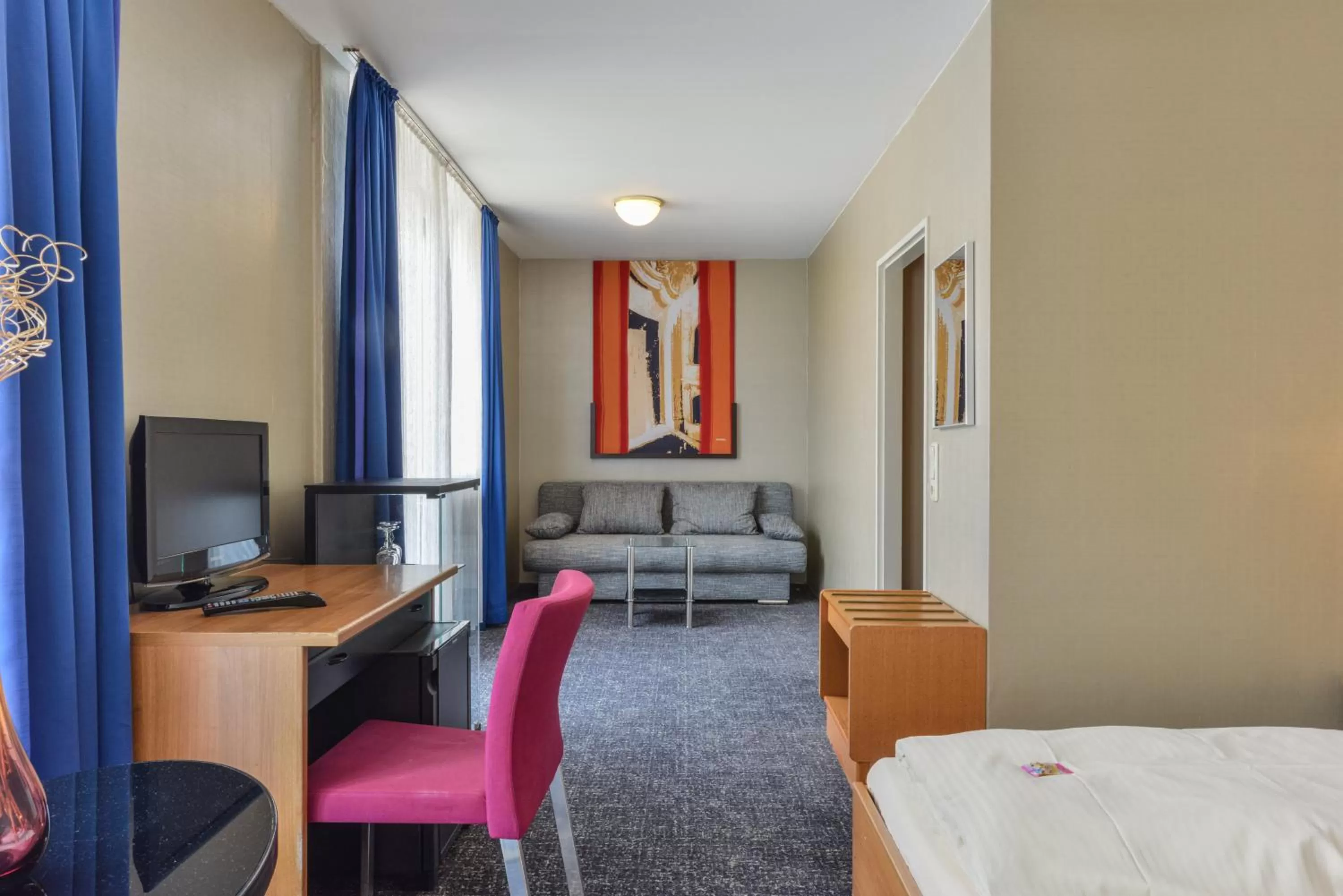 Photo of the whole room, Bed in Hotel Fidelio