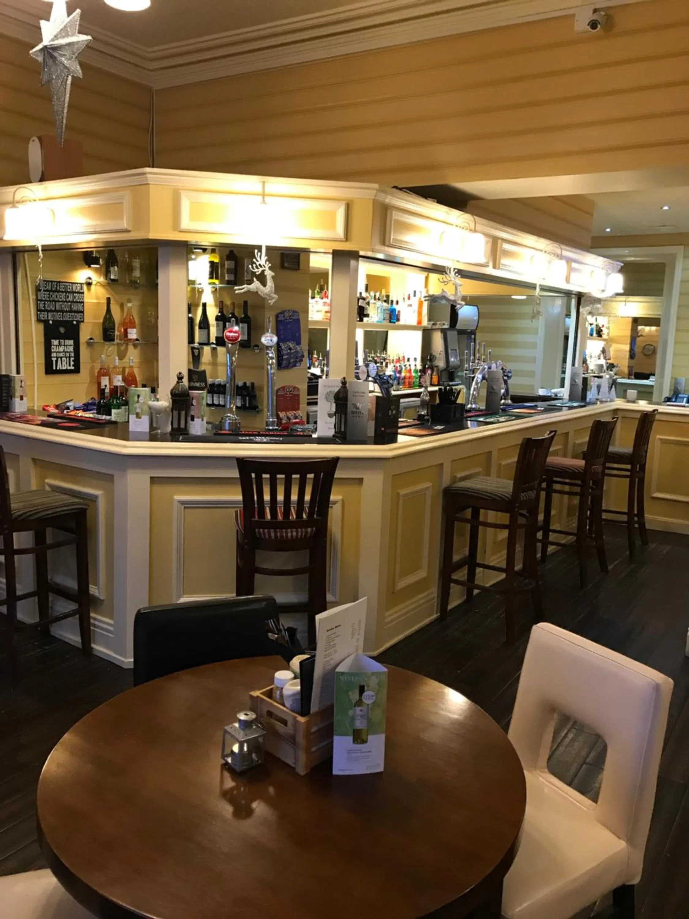 Restaurant/places to eat in Baytree Hotel