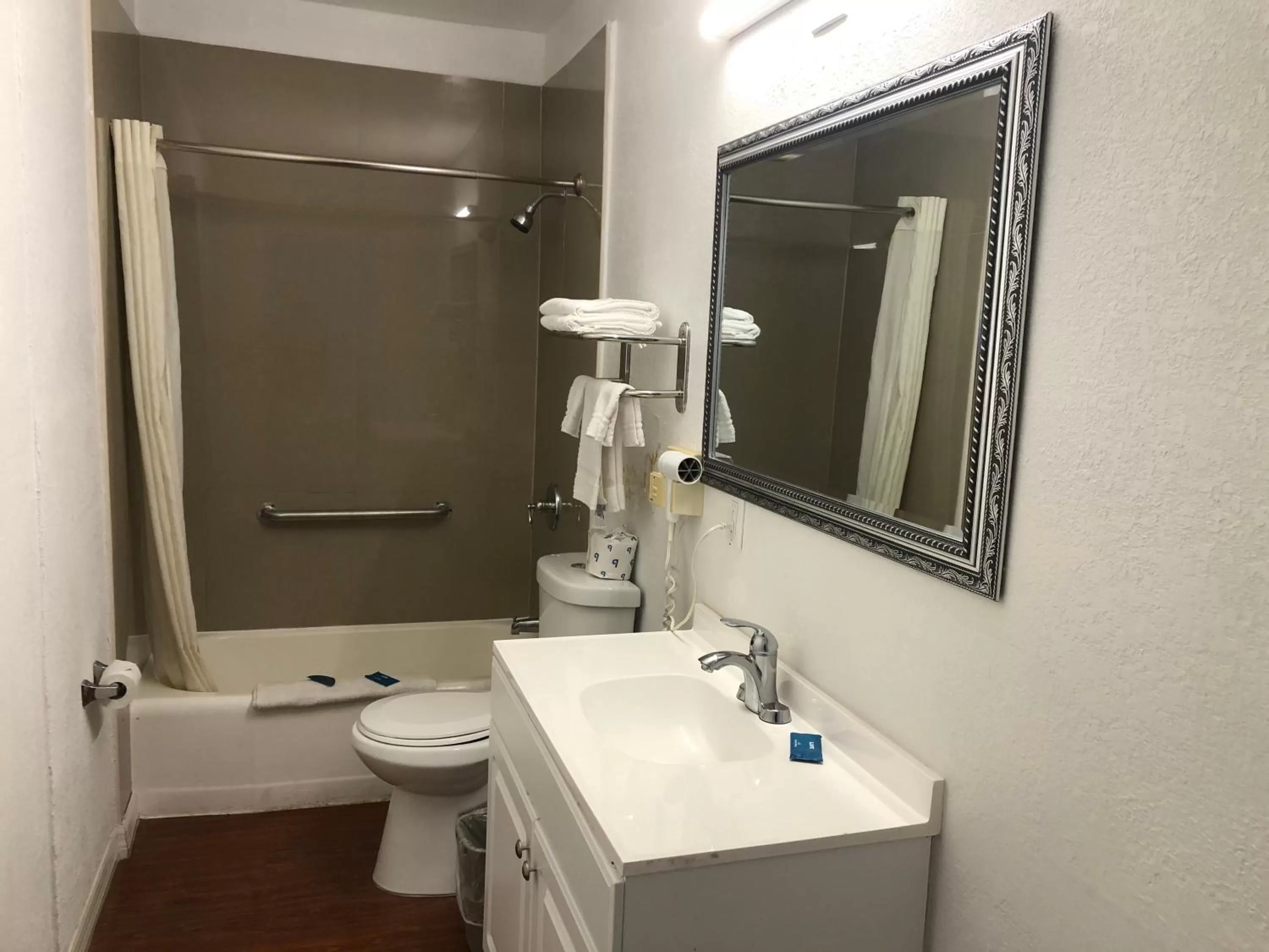 Bathroom in Tarpon Inn