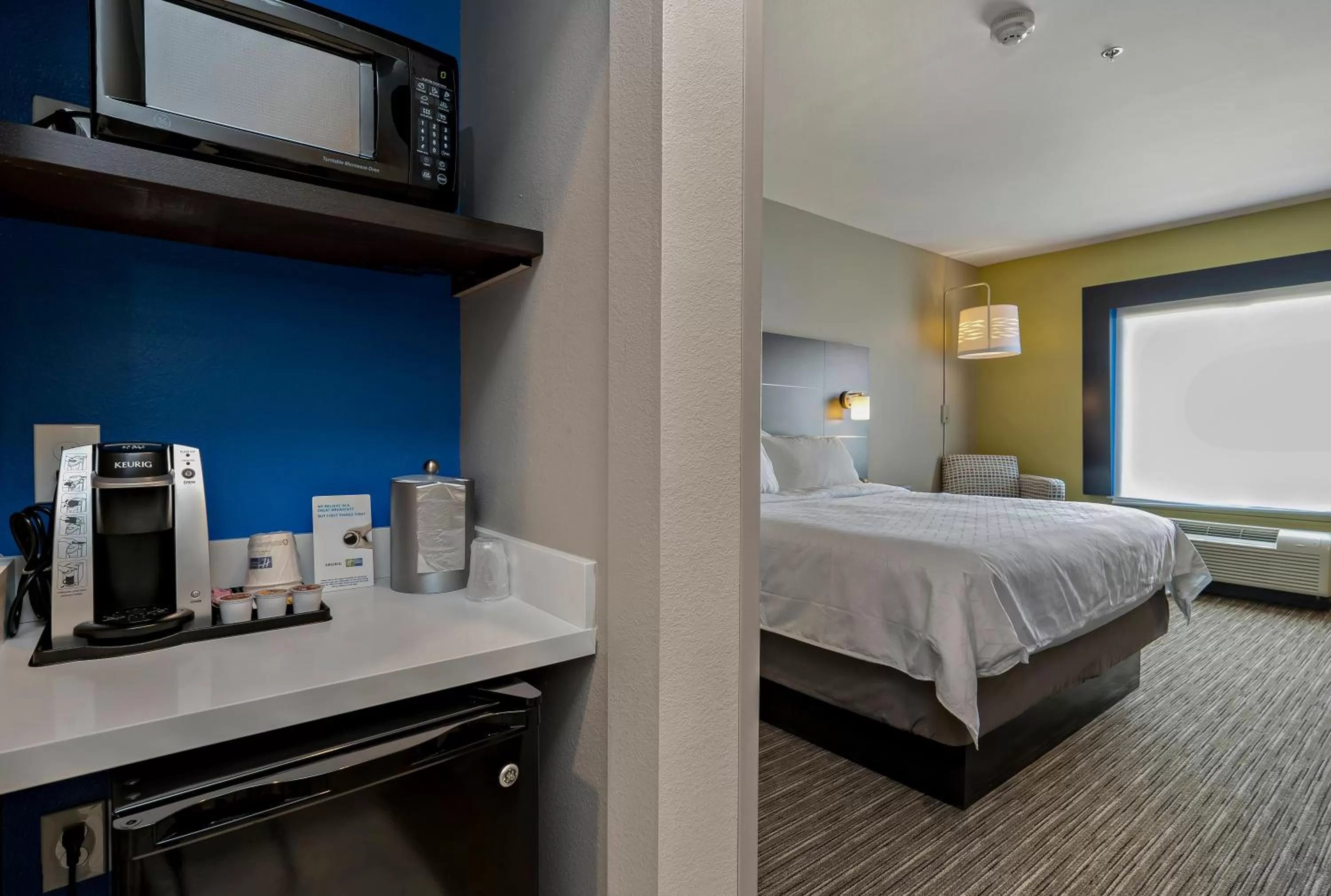 Photo of the whole room, Bed in Holiday Inn Express Hotel & Suites Kilgore North by IHG