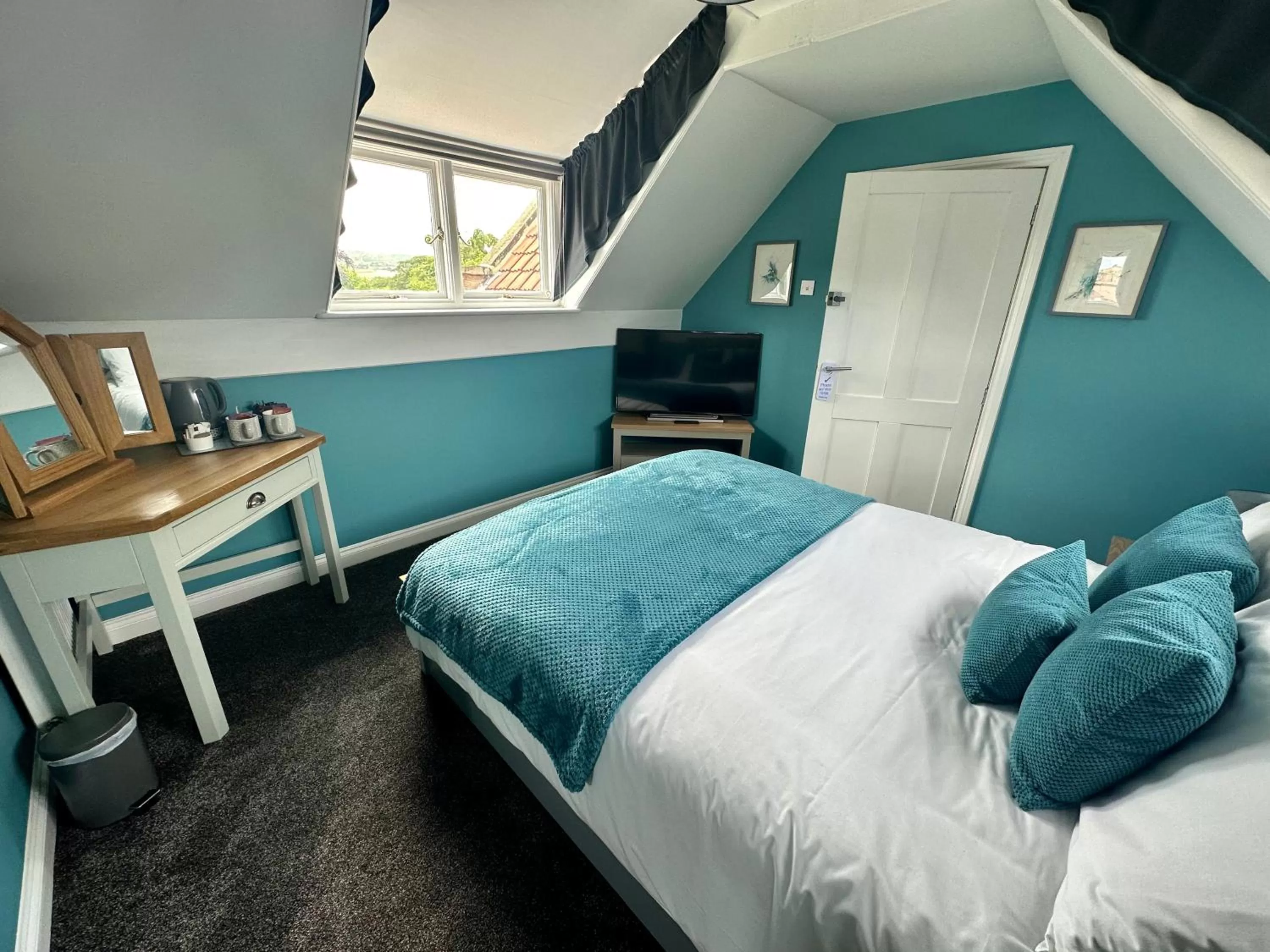Bedroom, Bed in The Fylingdales Inn