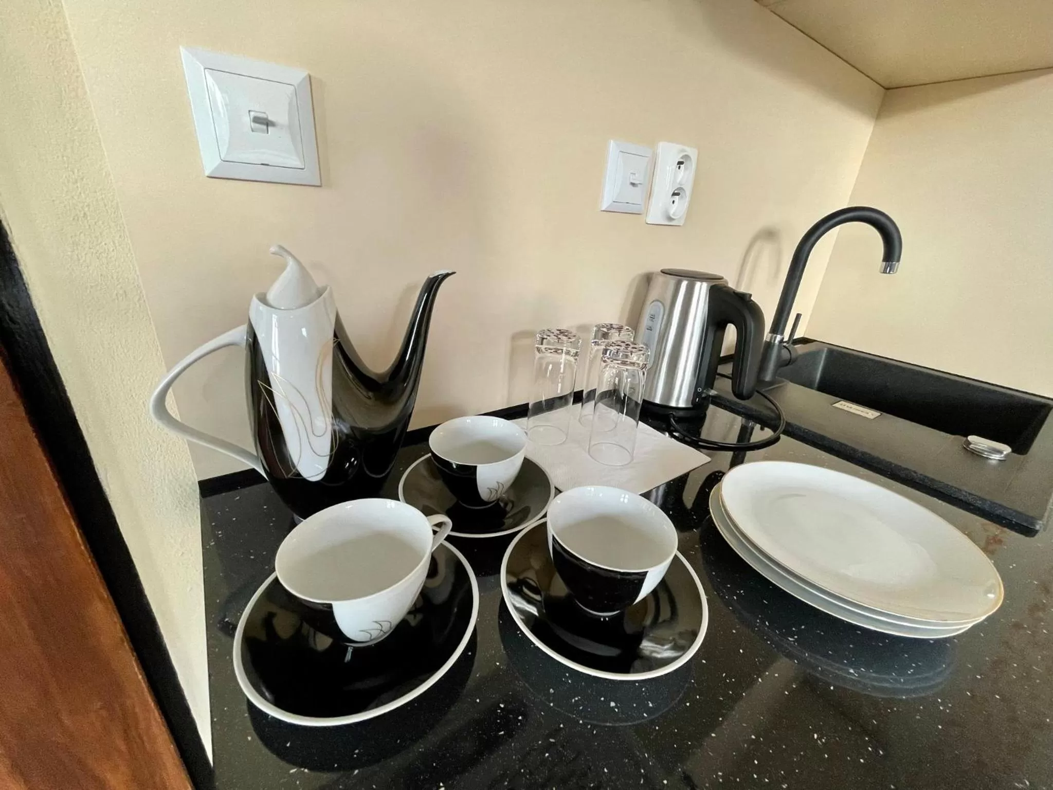 HARABURDI® Recyclart Hotel