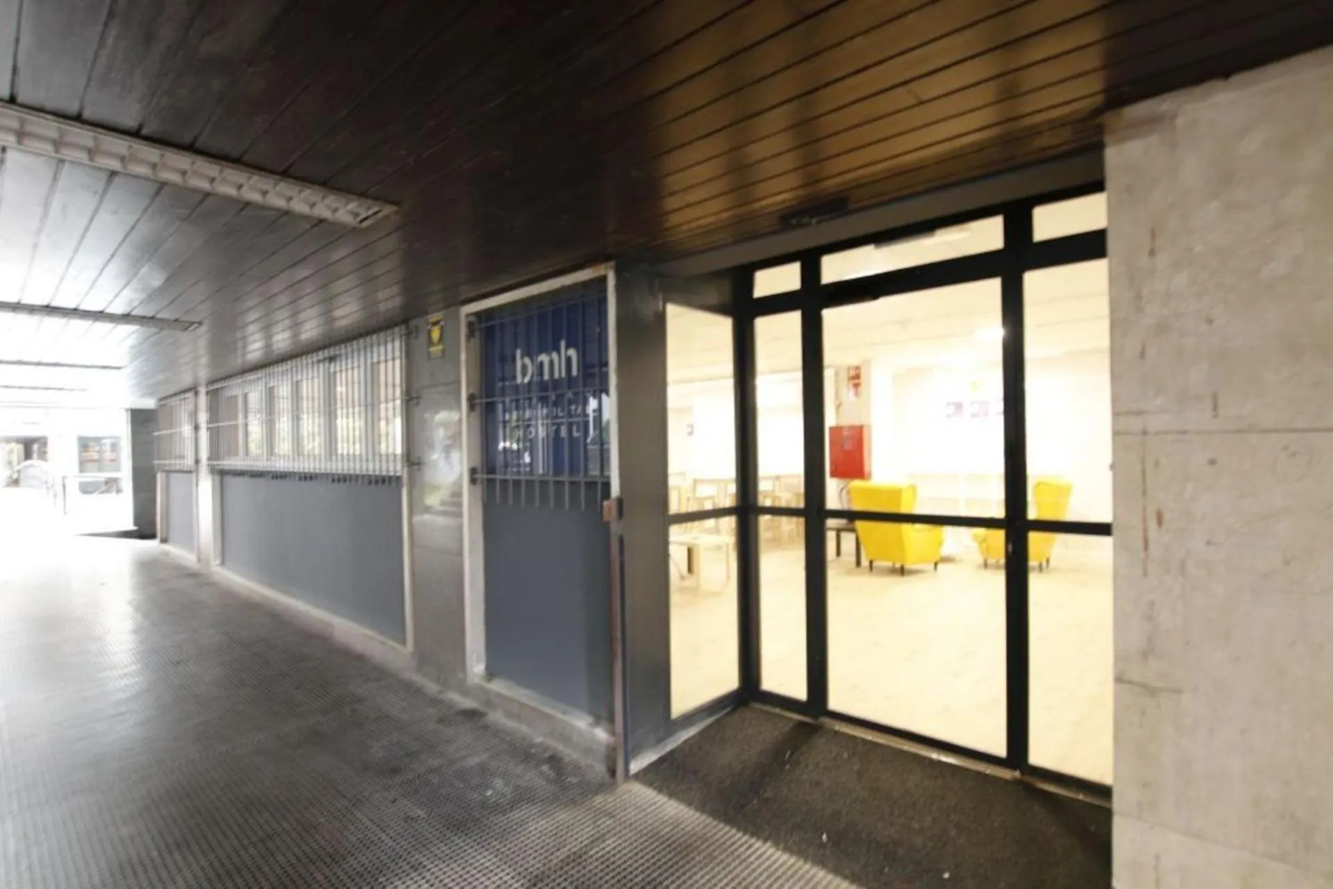 Facade/entrance in Bilbao Metropolitan Hostel by Bossh! Hotels