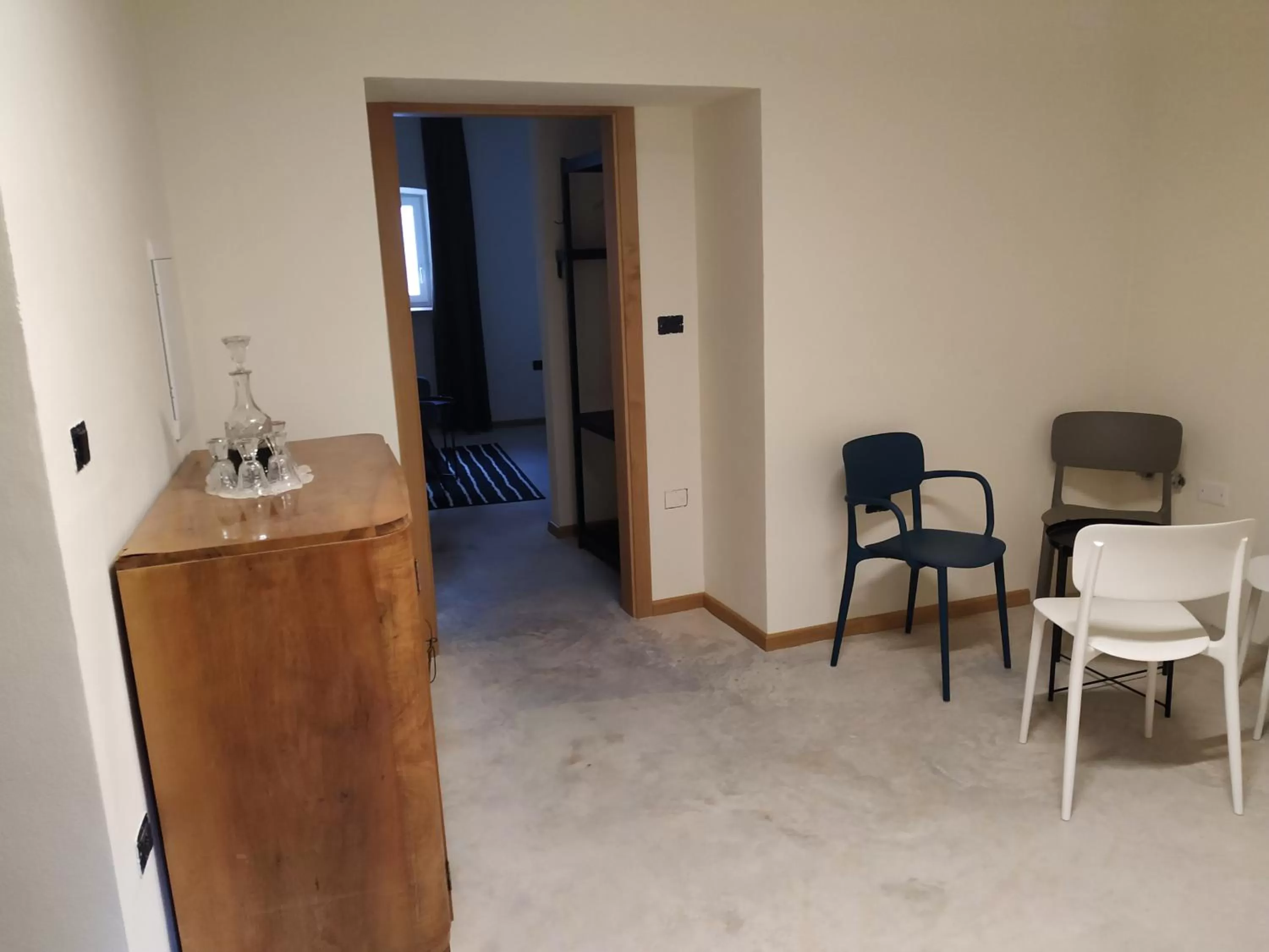 Seating Area in B & W KRIŽ