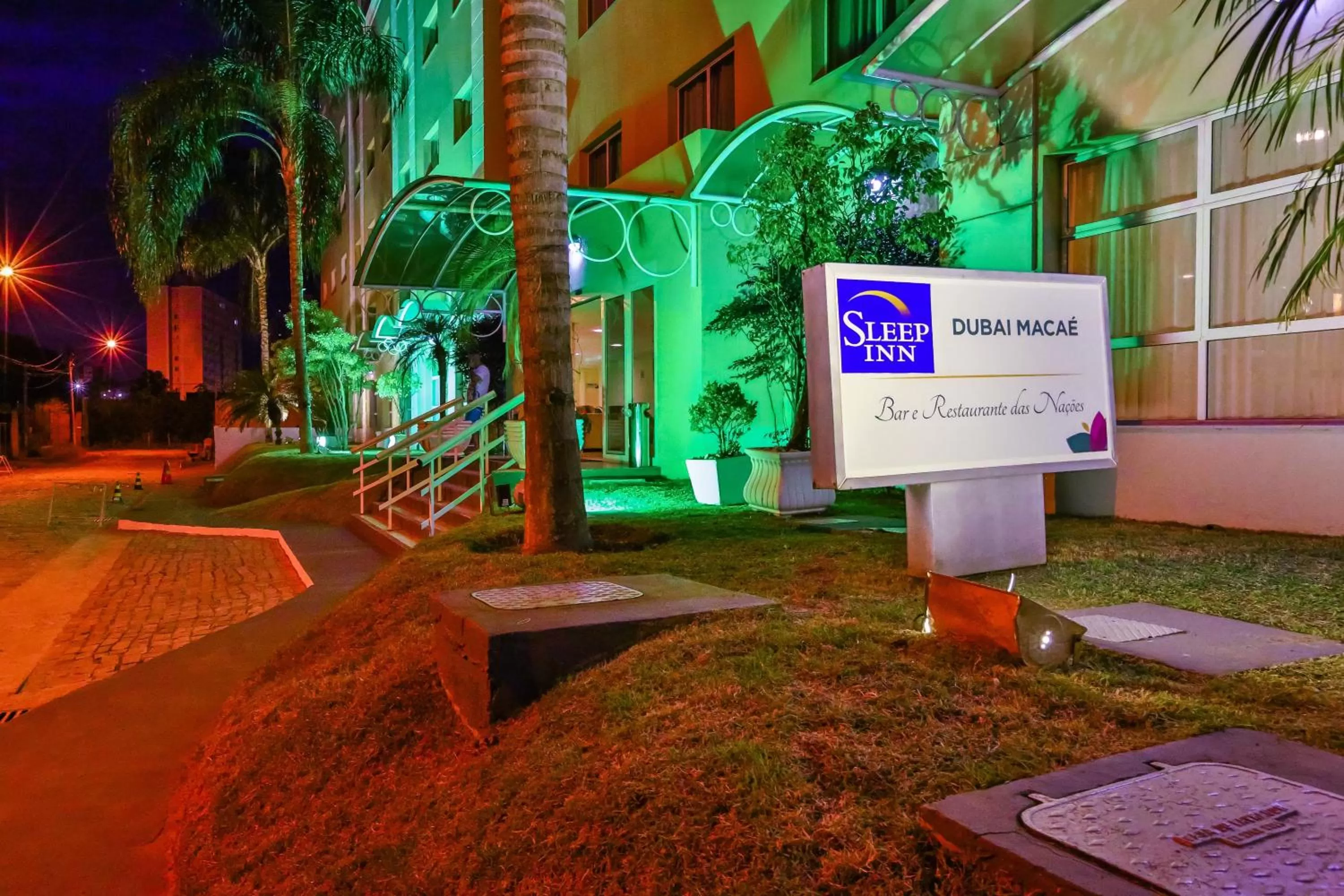 Facade/entrance in Dubai Macaé by Atlântica