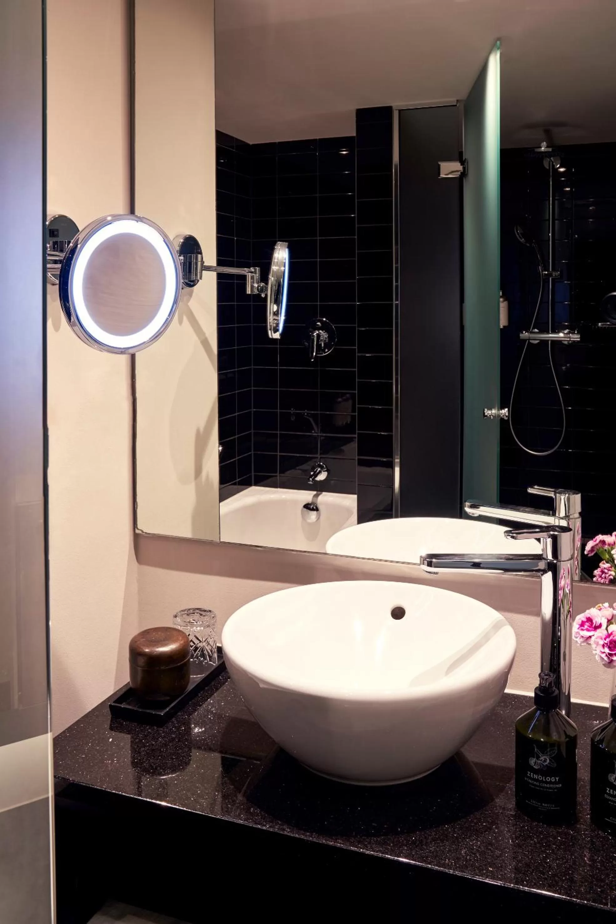 Shower in Park Centraal Amsterdam, part of Sircle Collection