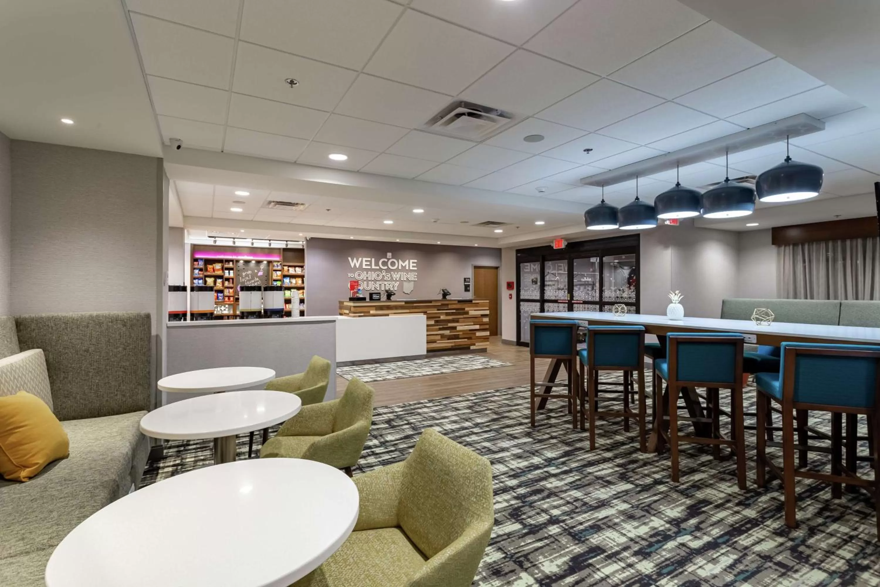 Lobby or reception in Hampton Inn Madison, OH