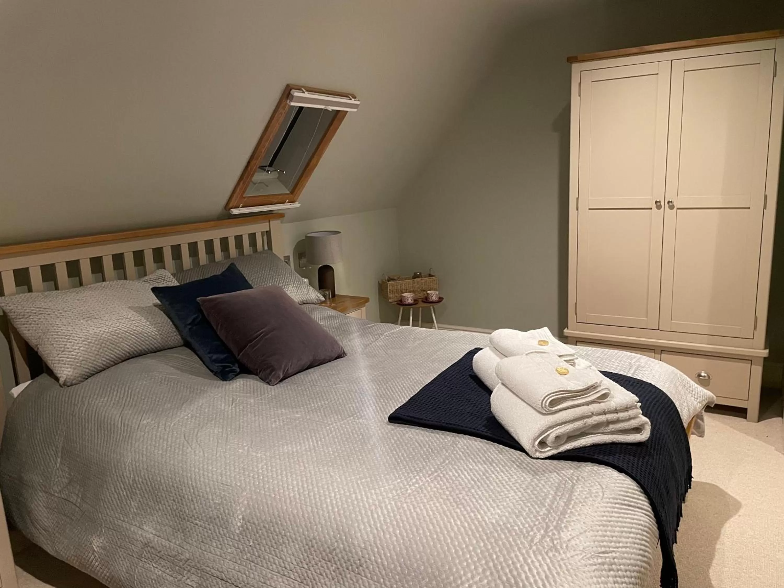 Bedroom, Bed in The Red Lion Charing Heath