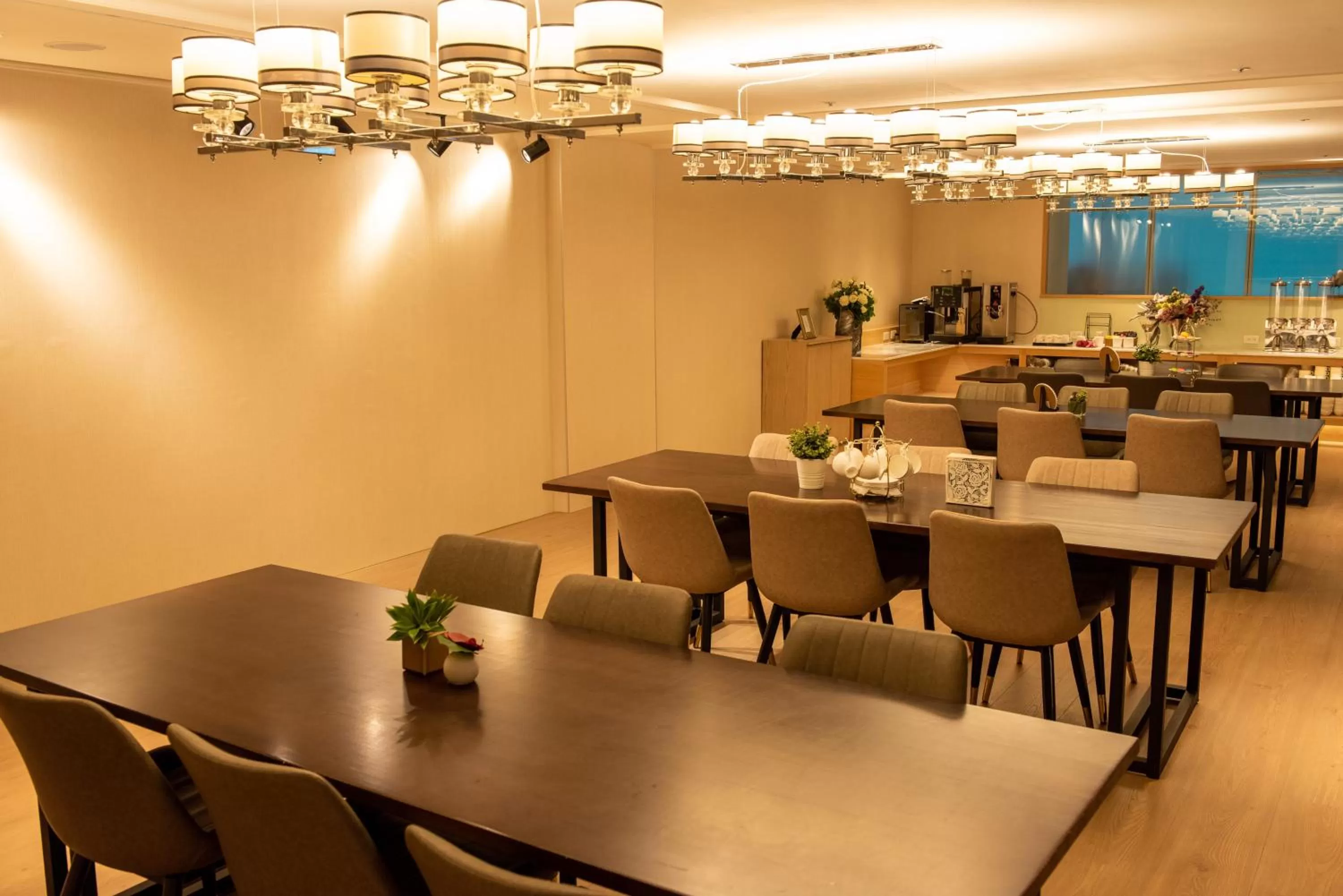 Business facilities in N Hotel