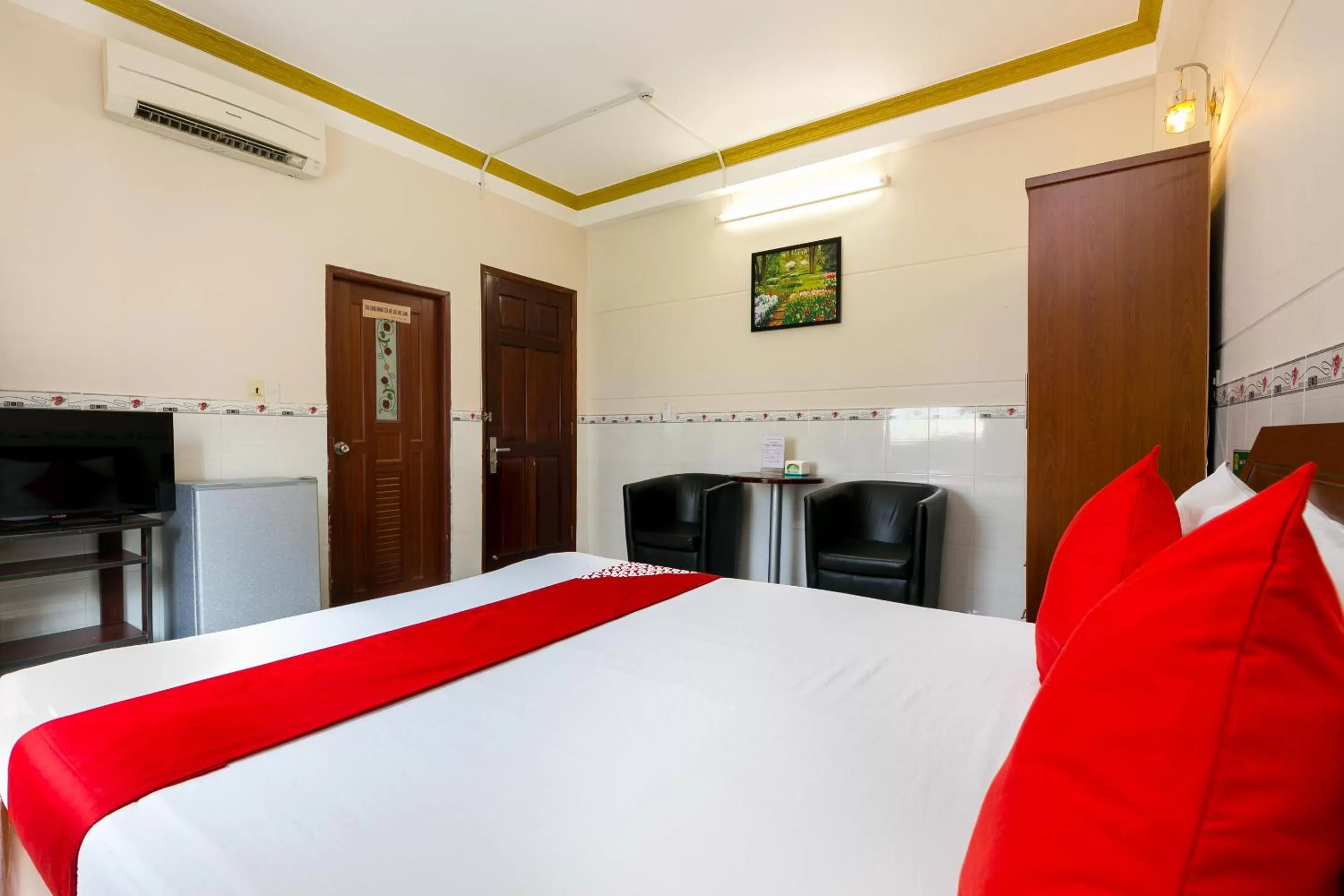 Photo of the whole room, Bed in Ngoc Linh Hotel