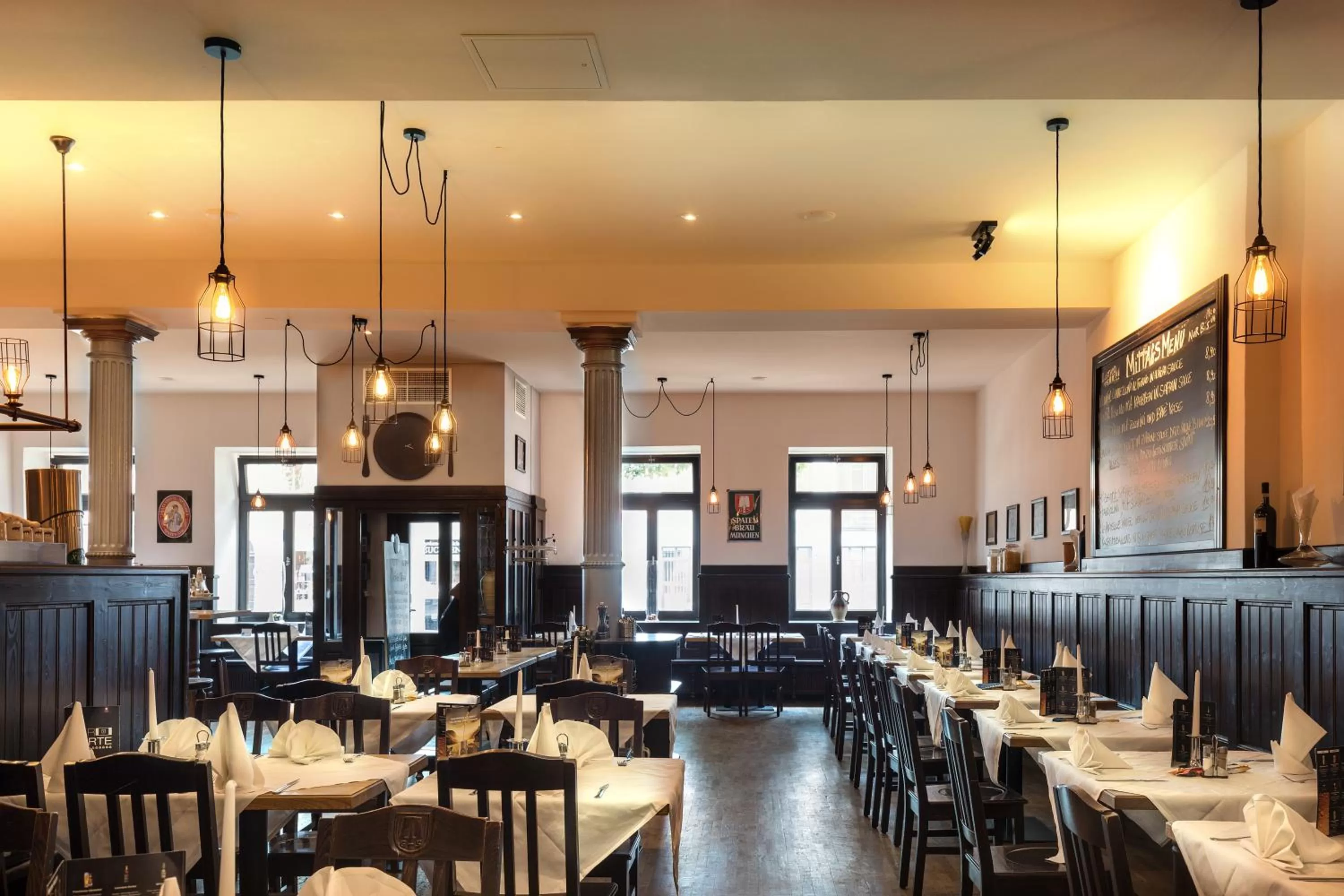 Restaurant/places to eat in Downtown Vi Vadi Hotel