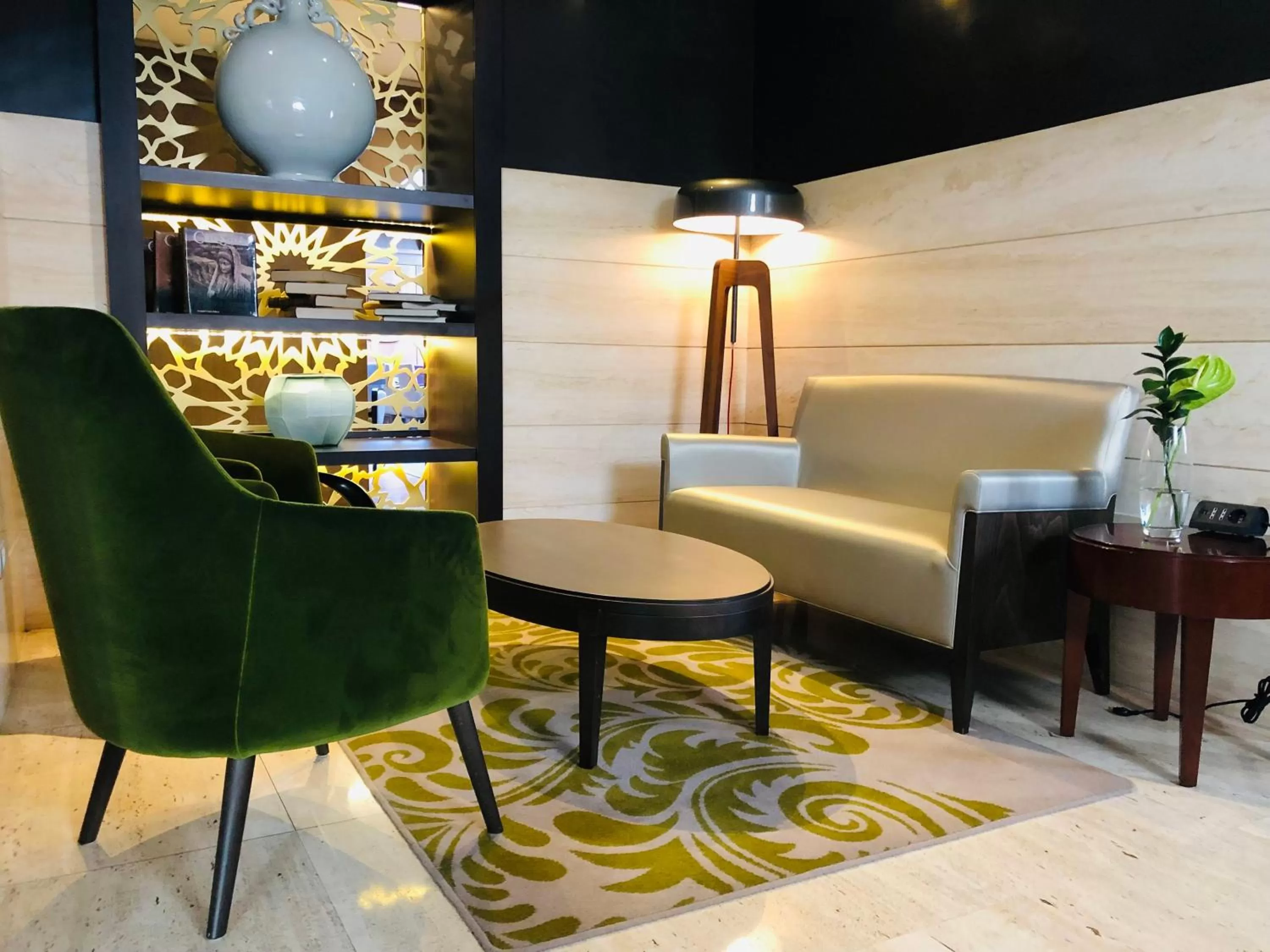 Lounge or bar in Hotel Indigo Rome - St. George by IHG