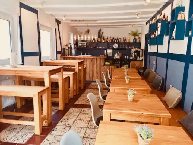 Restaurant/places to eat in HeimatHerz Hotel Garni