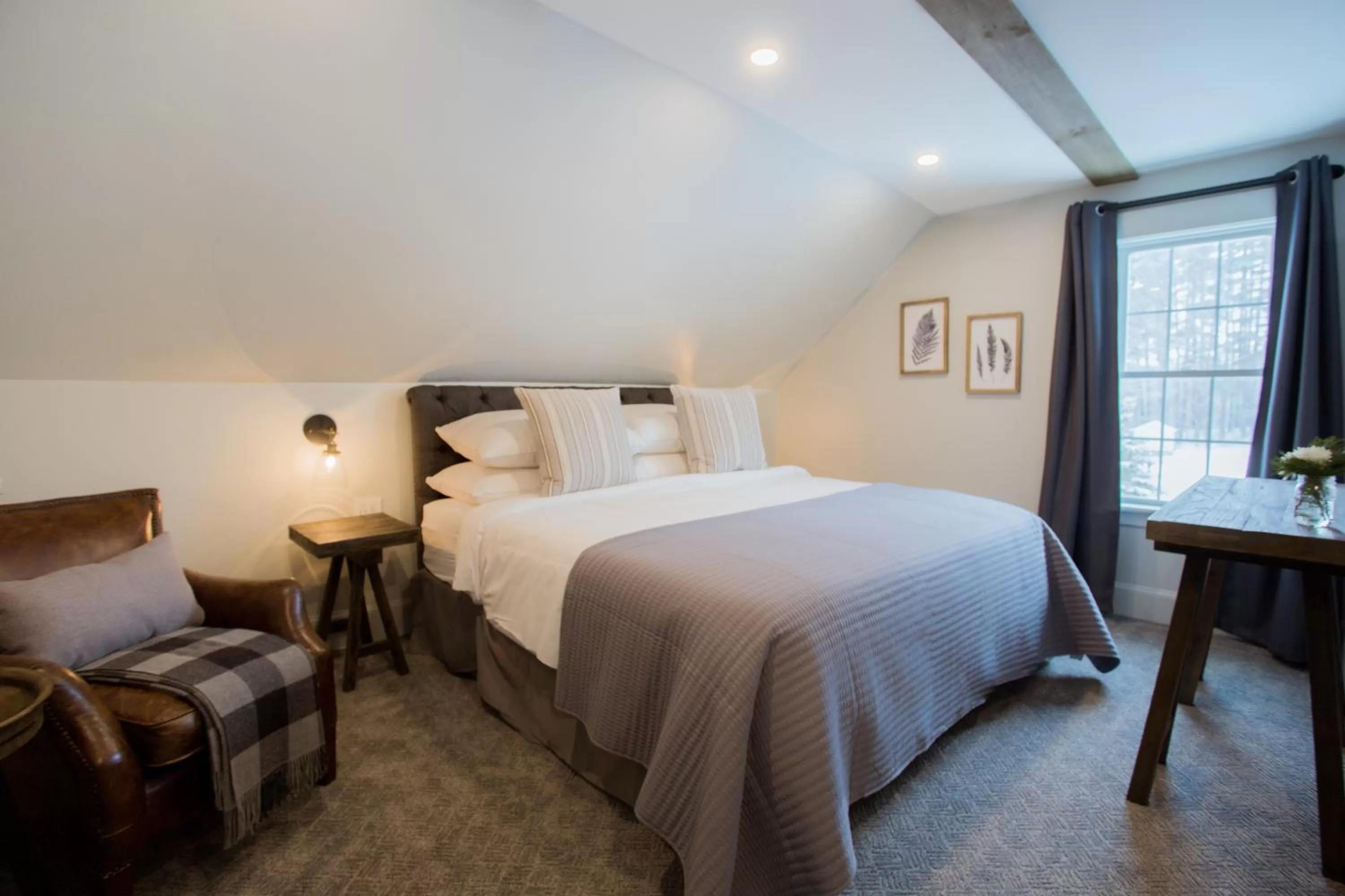 Bedroom, Bed in Mountain Meadows Lodge