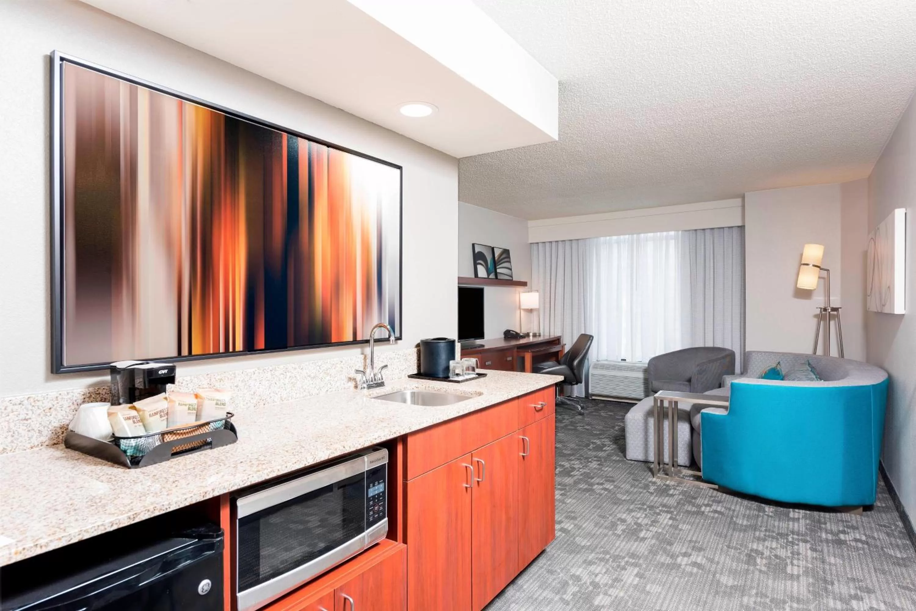 Kitchen or kitchenette in Courtyard Louisville Downtown