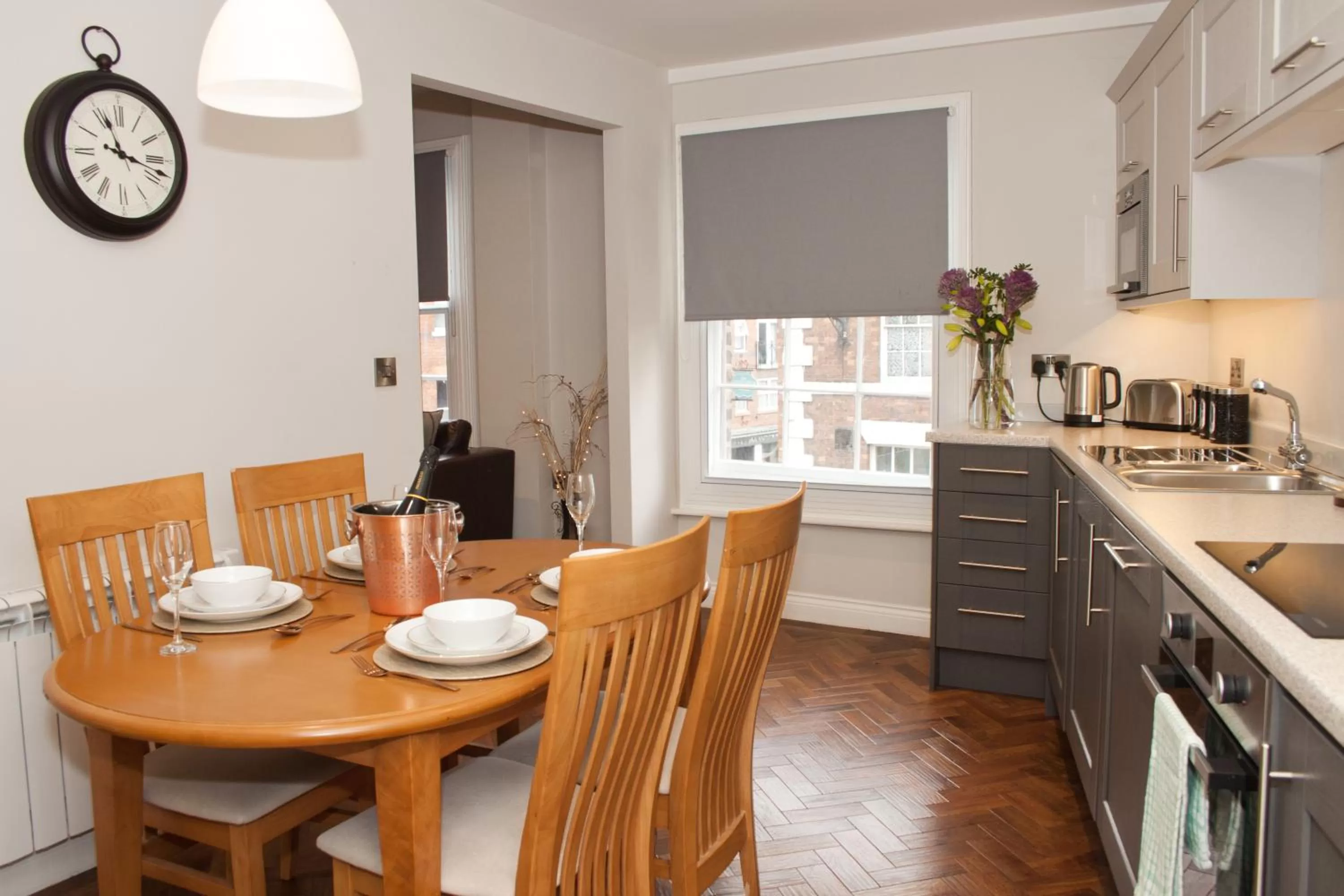 Kitchen or kitchenette in Goodramgate Apartments