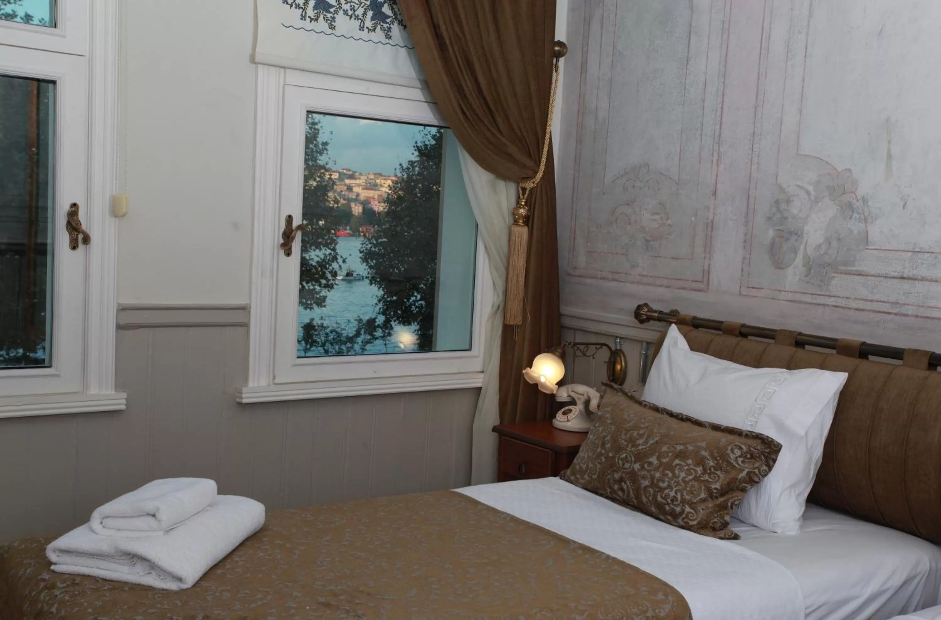 Bed in Hotel Troya Balat