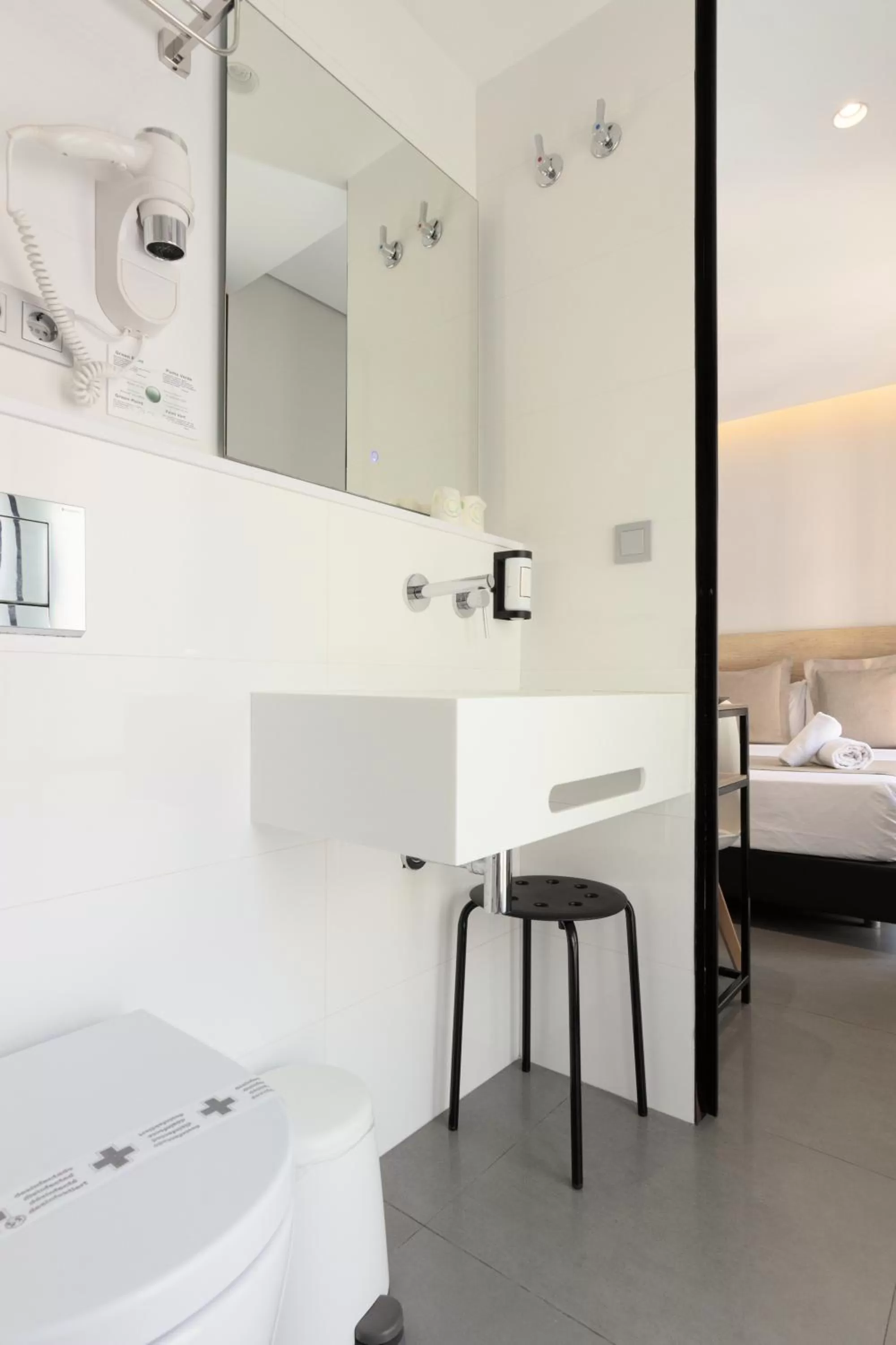 Bathroom, Bed in Hotel La Milagrosa