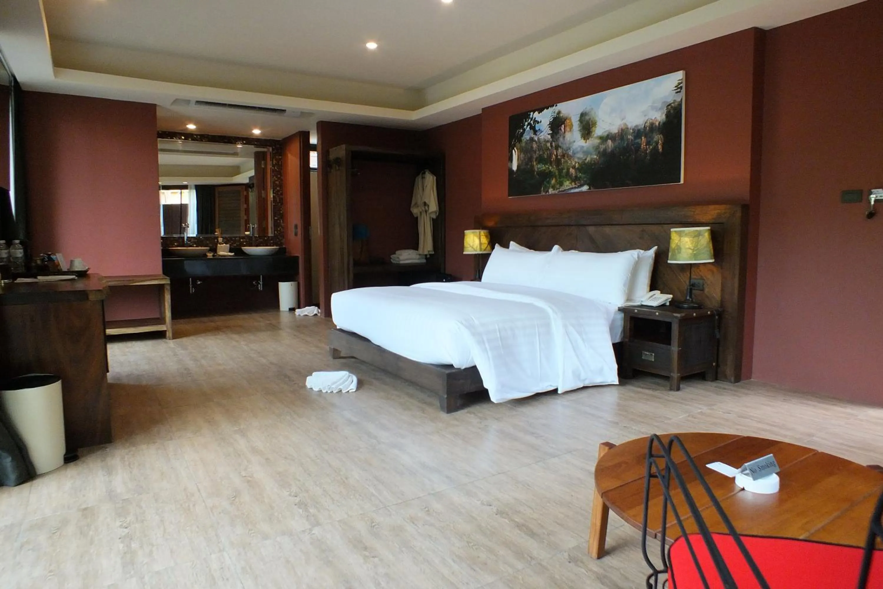 Photo of the whole room, Bed in Avatar Railay-Adults Only