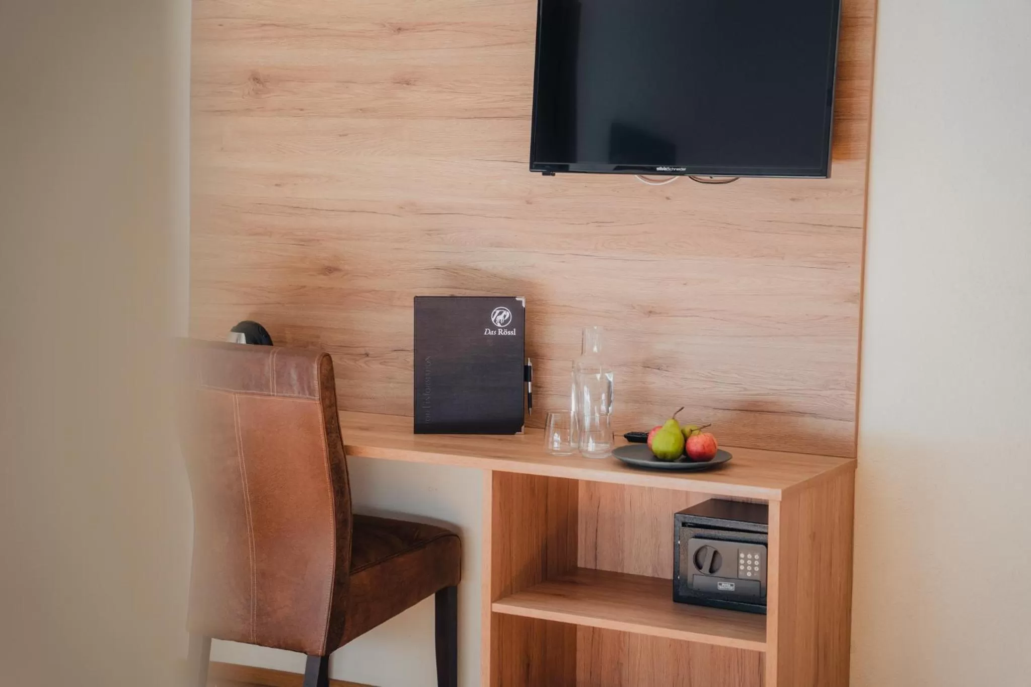 TV/Entertainment Center in Hotel Restaurant DAS RÖSSL