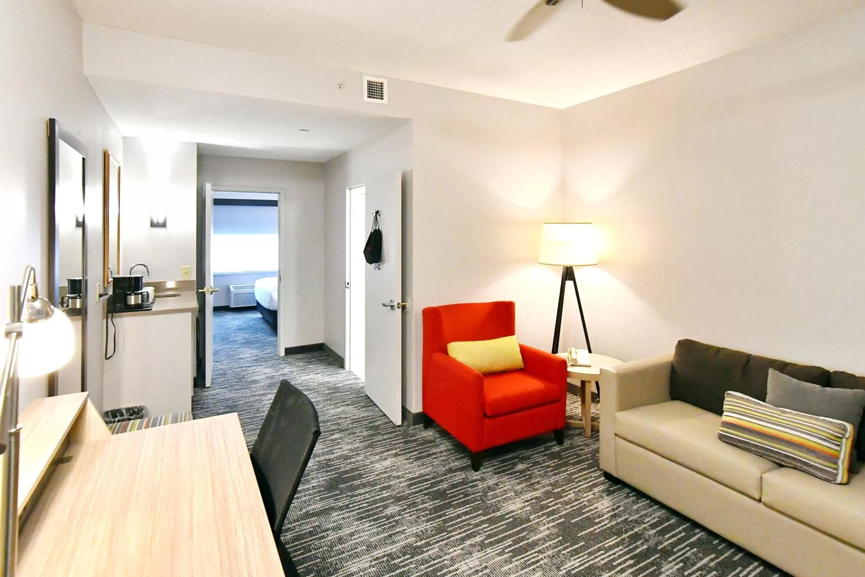 Seating Area in Country Inn & Suites by Radisson, Mount Morris, NY