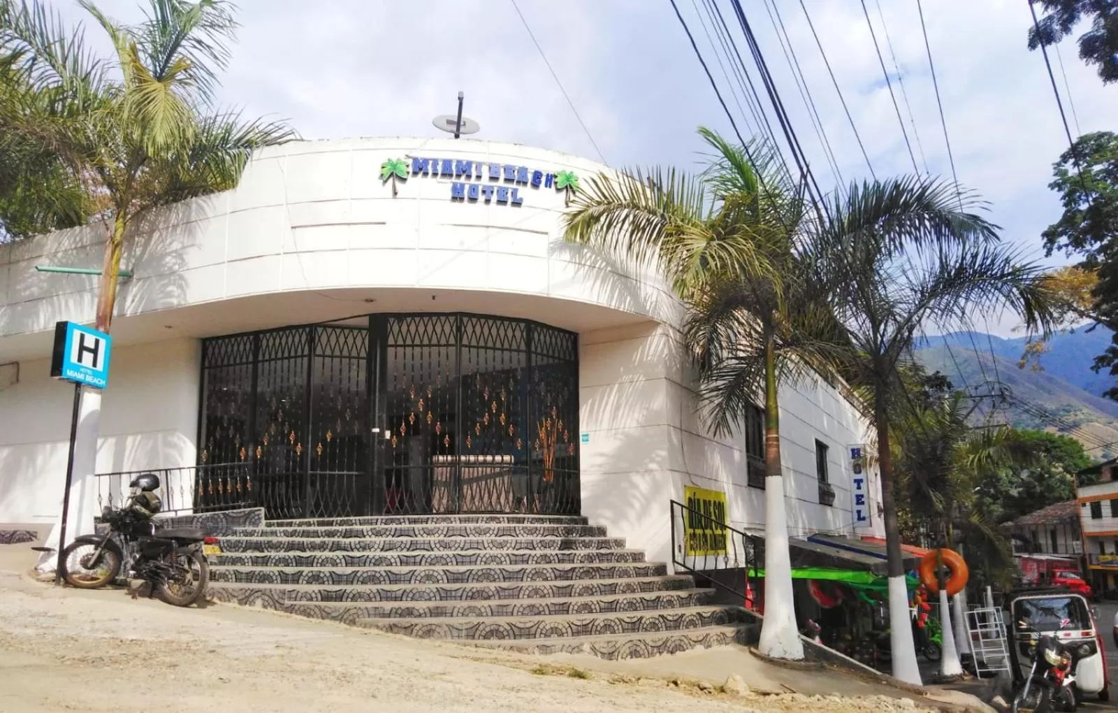 Property Building in Hotel Miami Beach