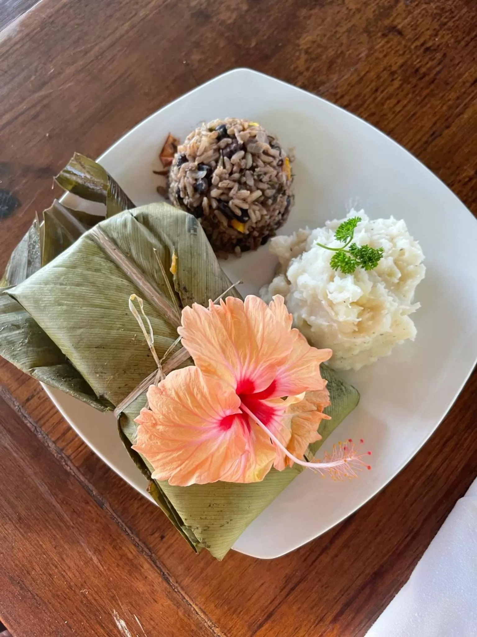 Restaurant/places to eat, Food in Bird Island Bungalows