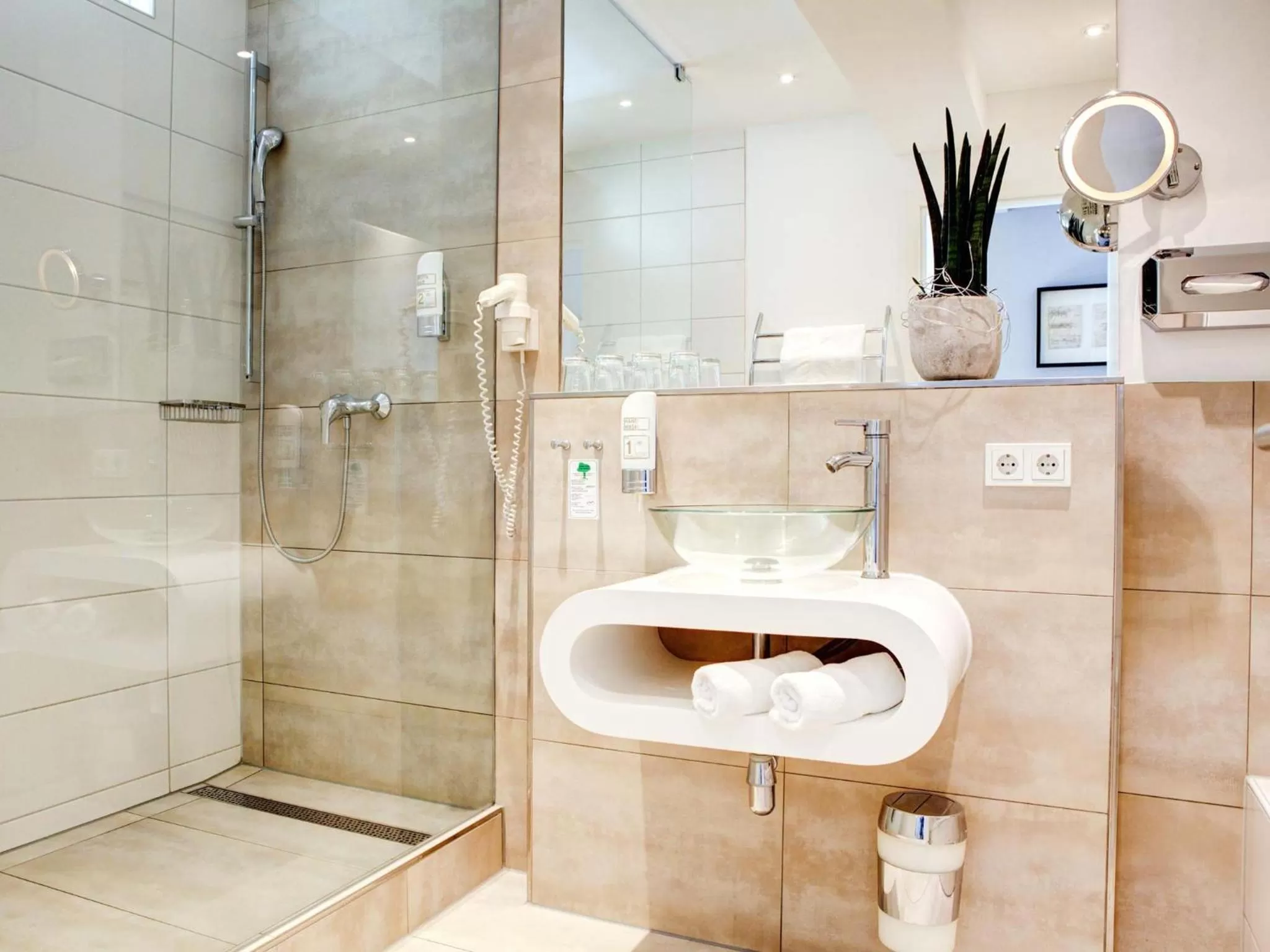 Bathroom in zeitwohnhaus SUITE-HOTEL & SERVICED APARTMENTS