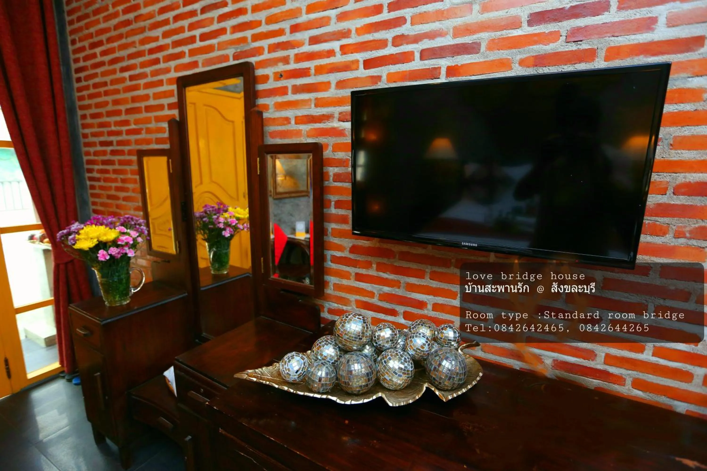 Love Bridge House บ้านสะพานรัก