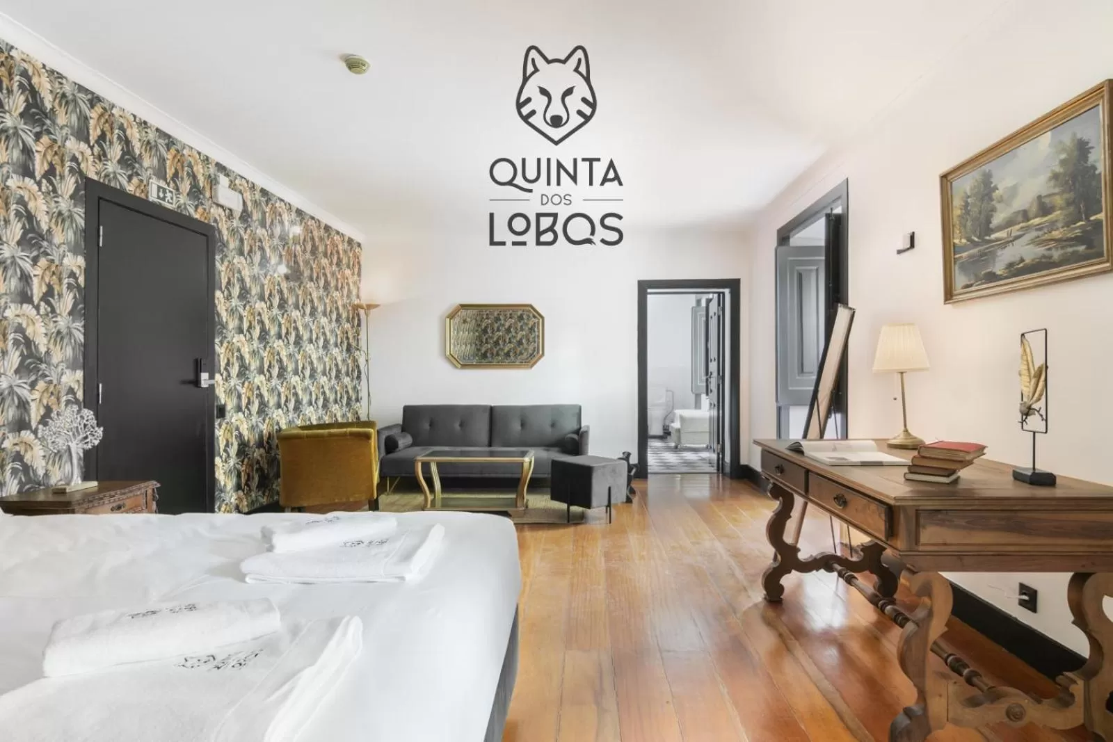 Living room, Bed in Quinta dos Lobos Boutique Hotel - Nature Experience