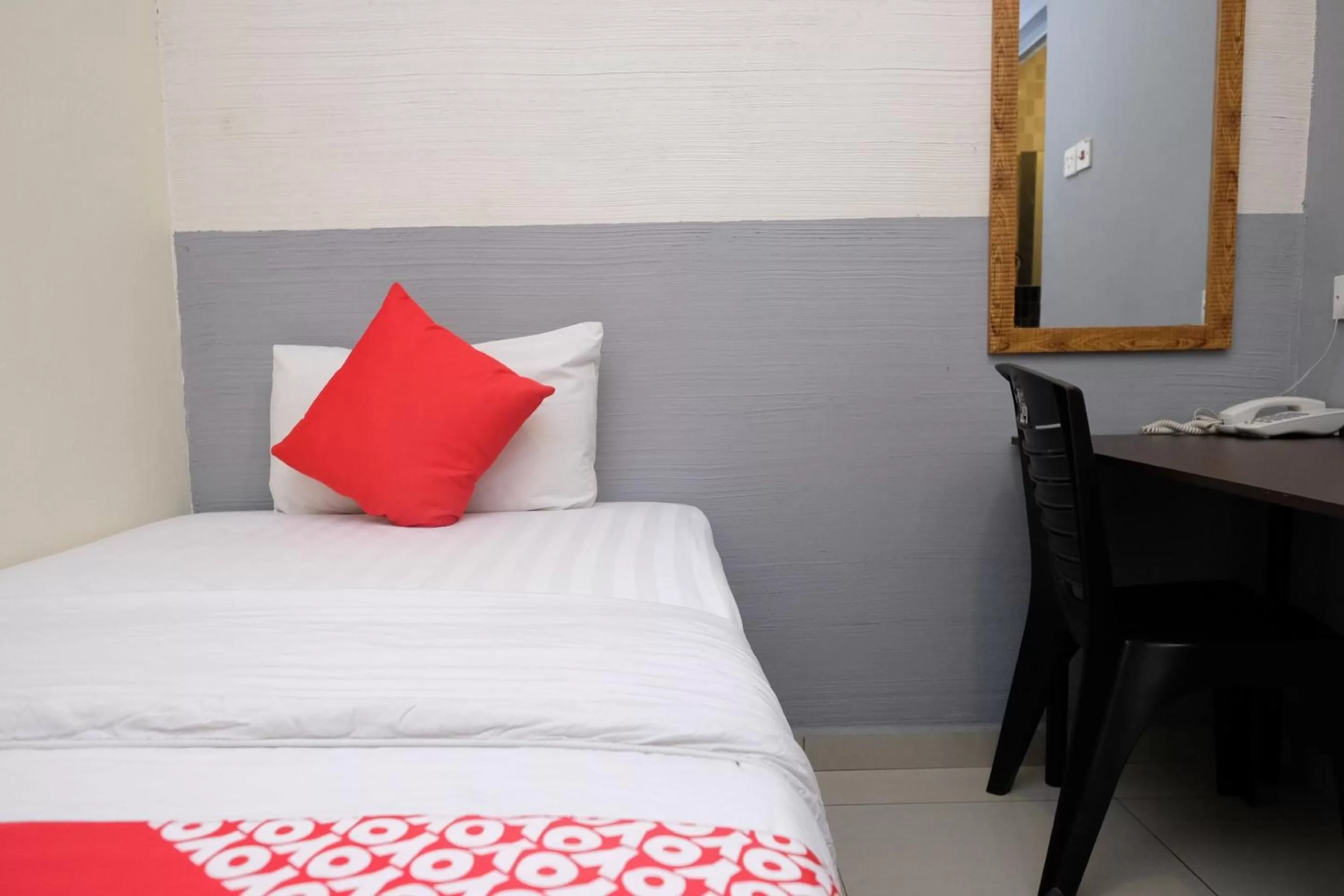 Photo of the whole room, Bed in Hotel De' Tees, Masai Utama