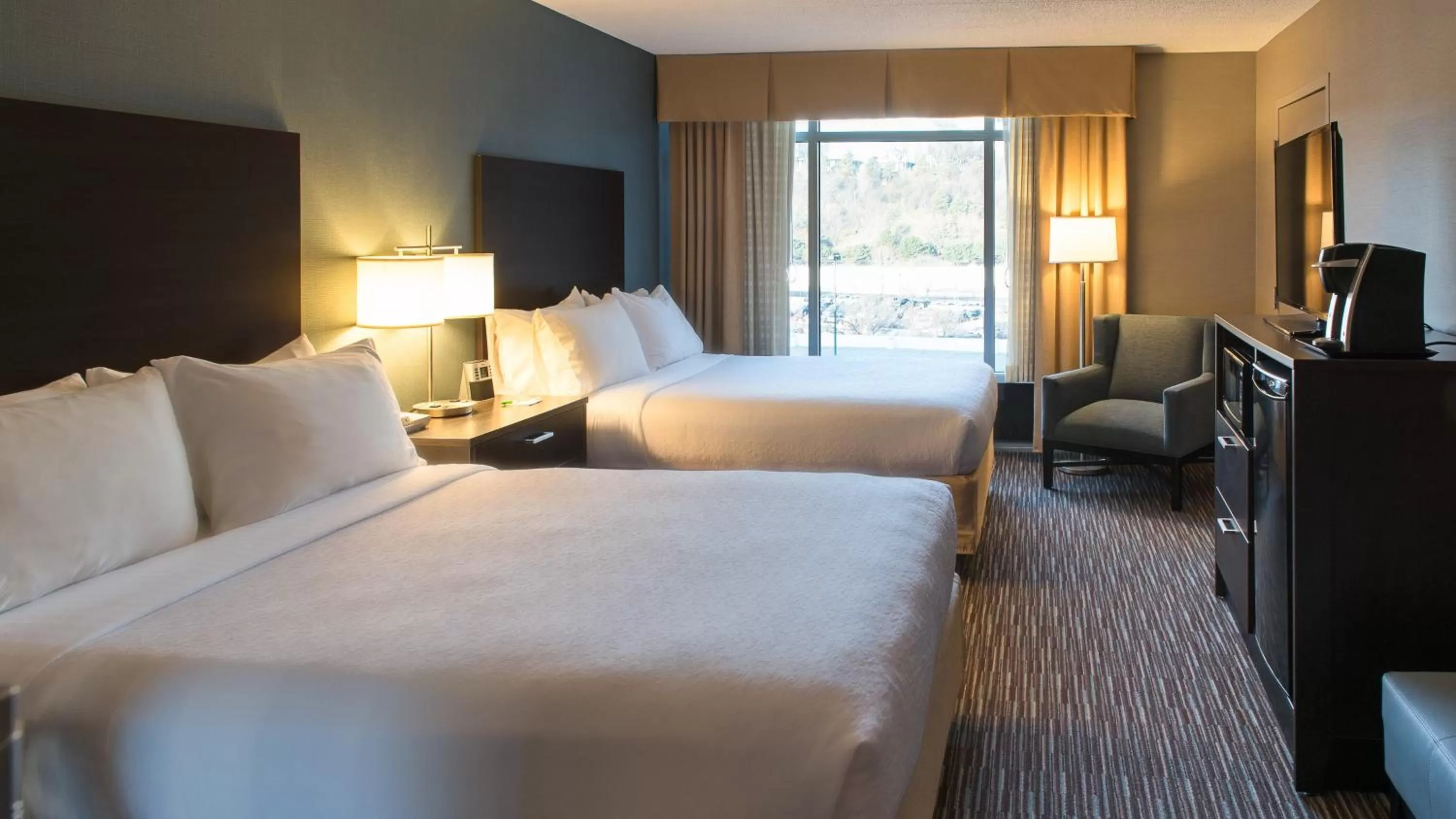 Photo of the whole room, Bed in Holiday Inn St. Paul Downtown by IHG