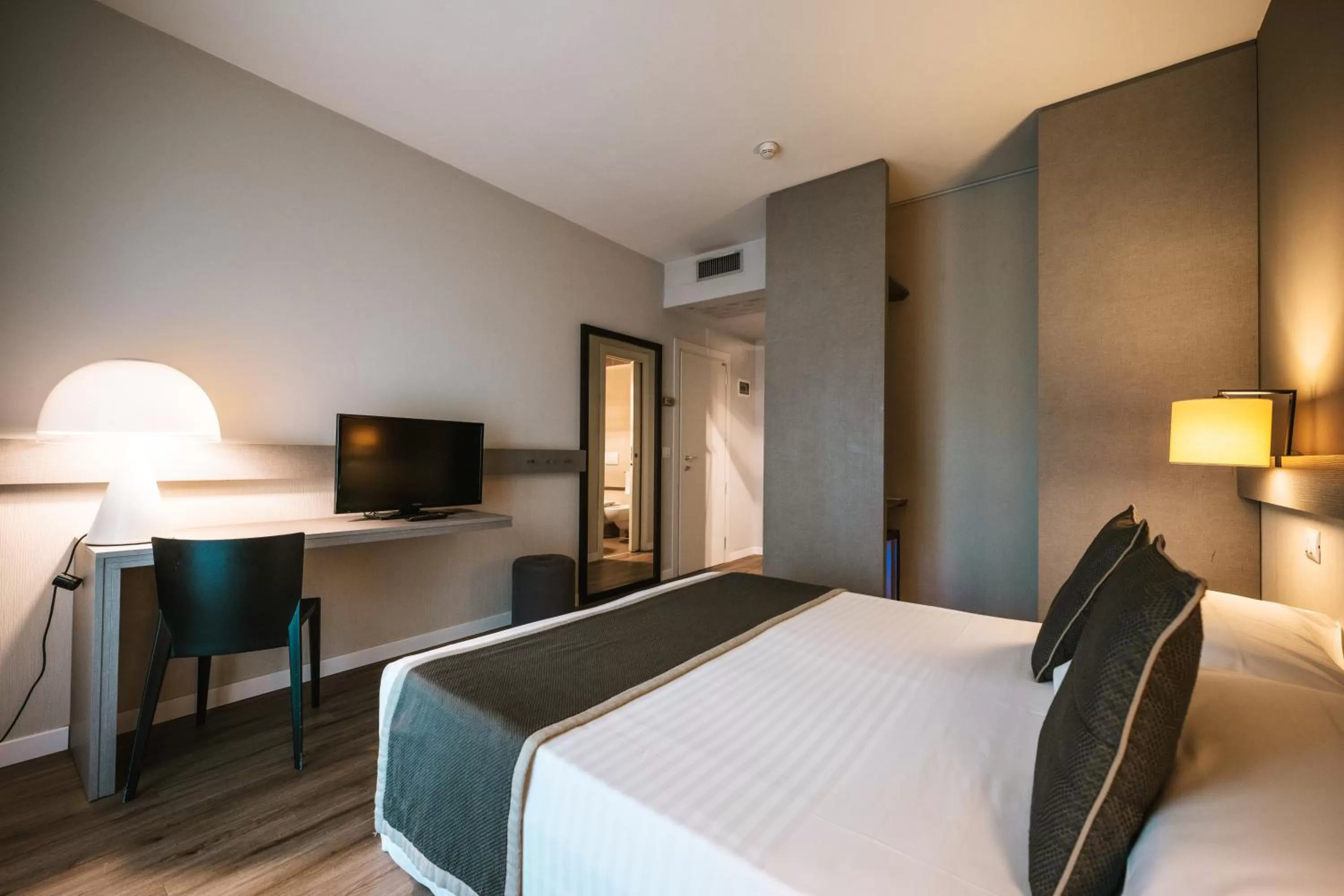 Bedroom, Bed in Hotel De La Ville