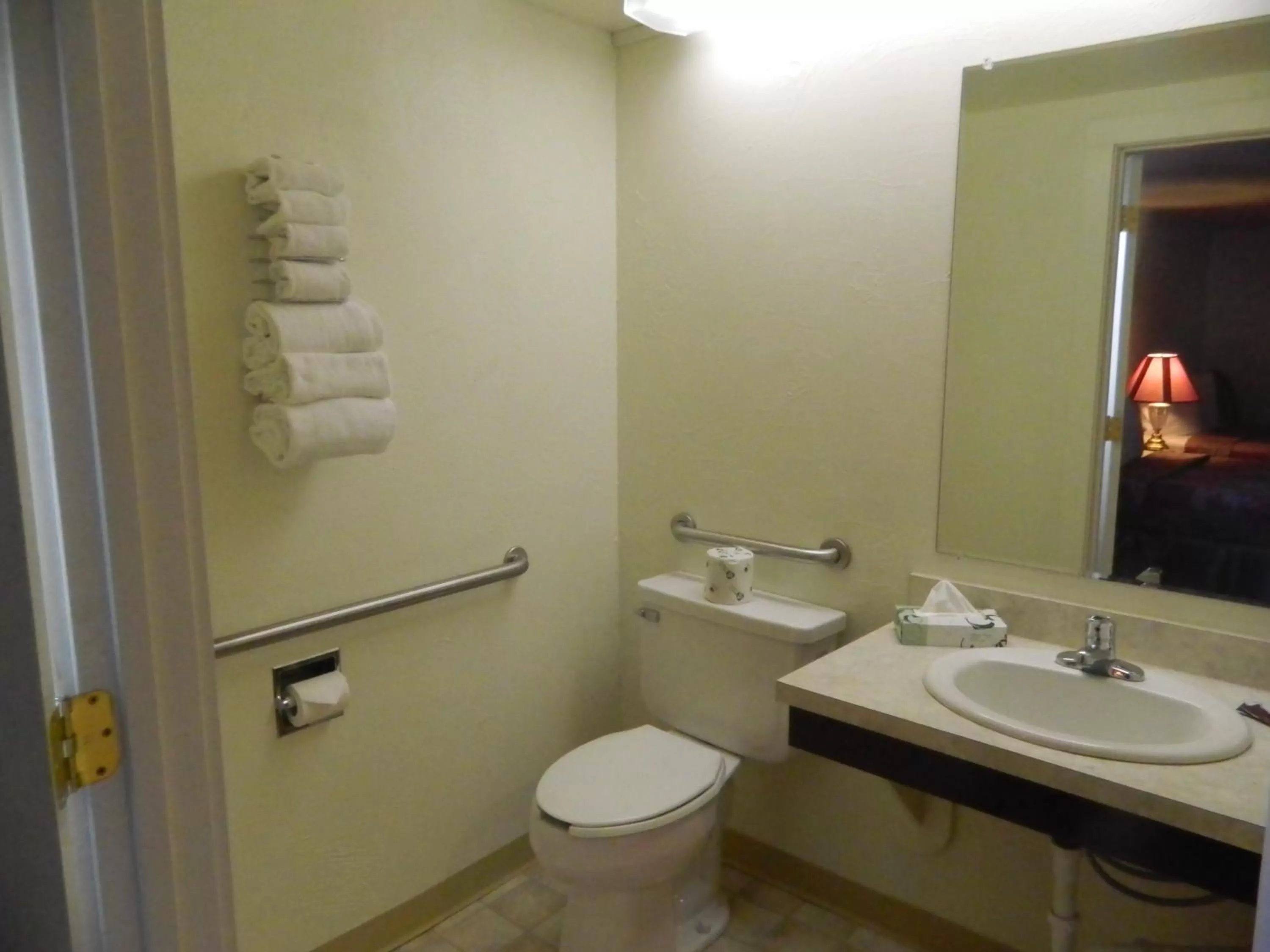 Bathroom in Country Motor Inn