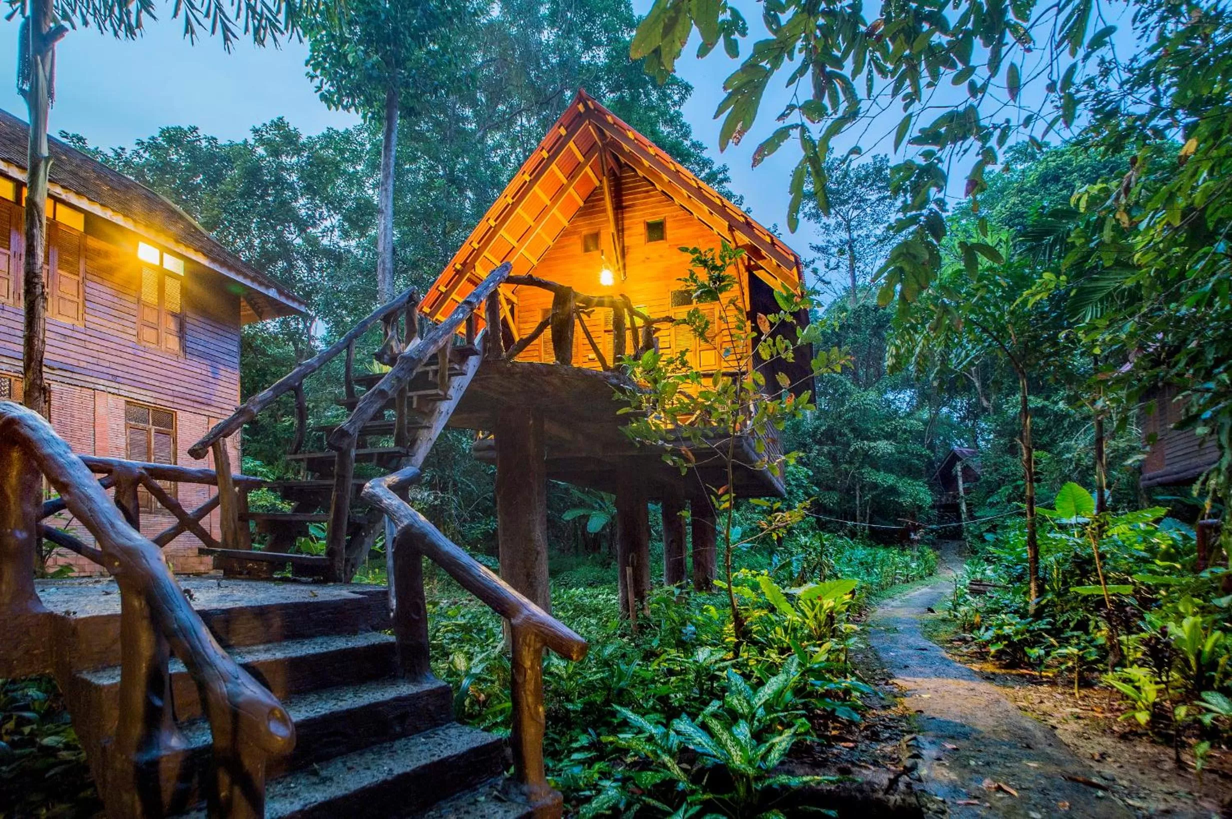 Property building in Art's Riverview Lodge