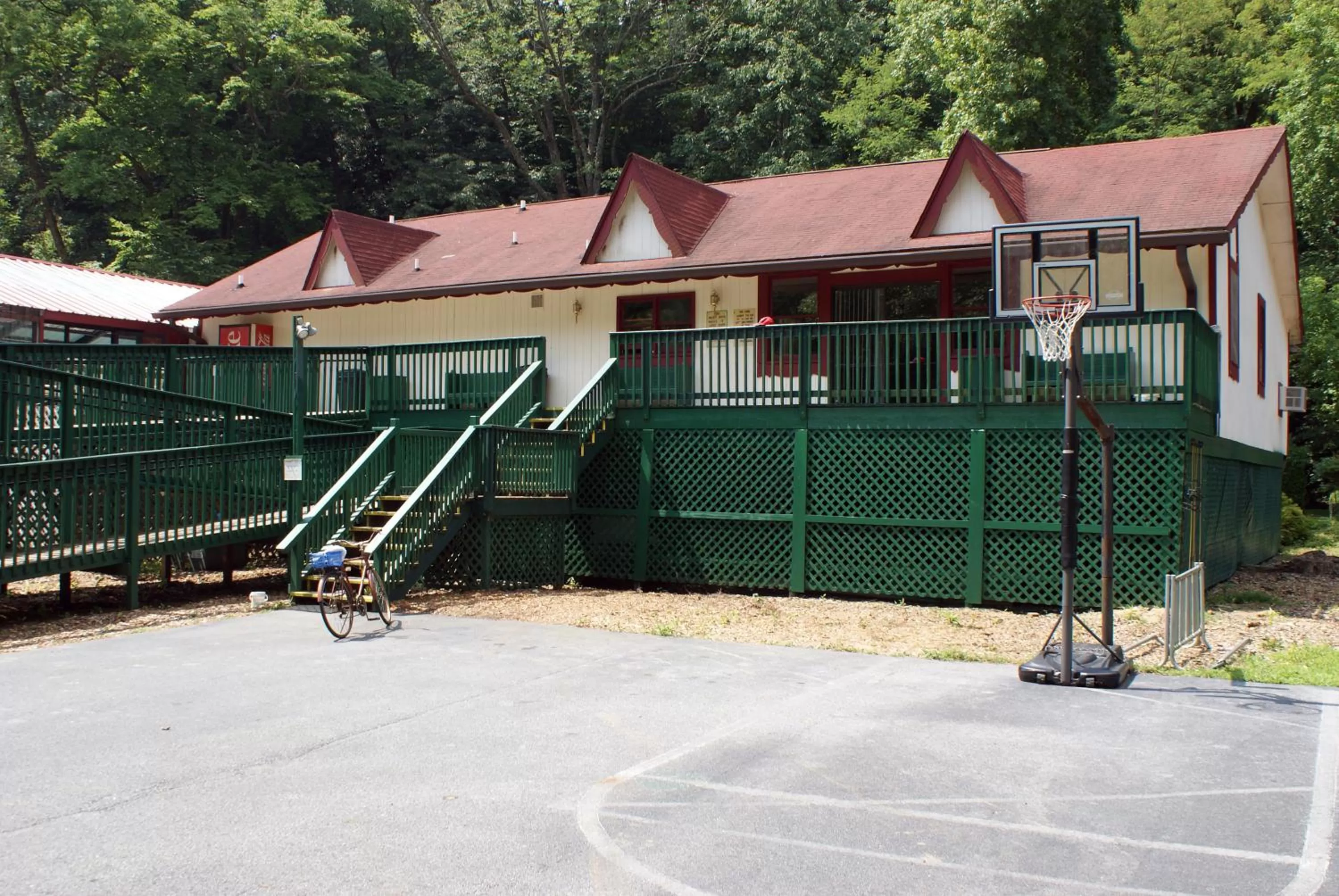Facade/entrance in Alpine Crest Resort