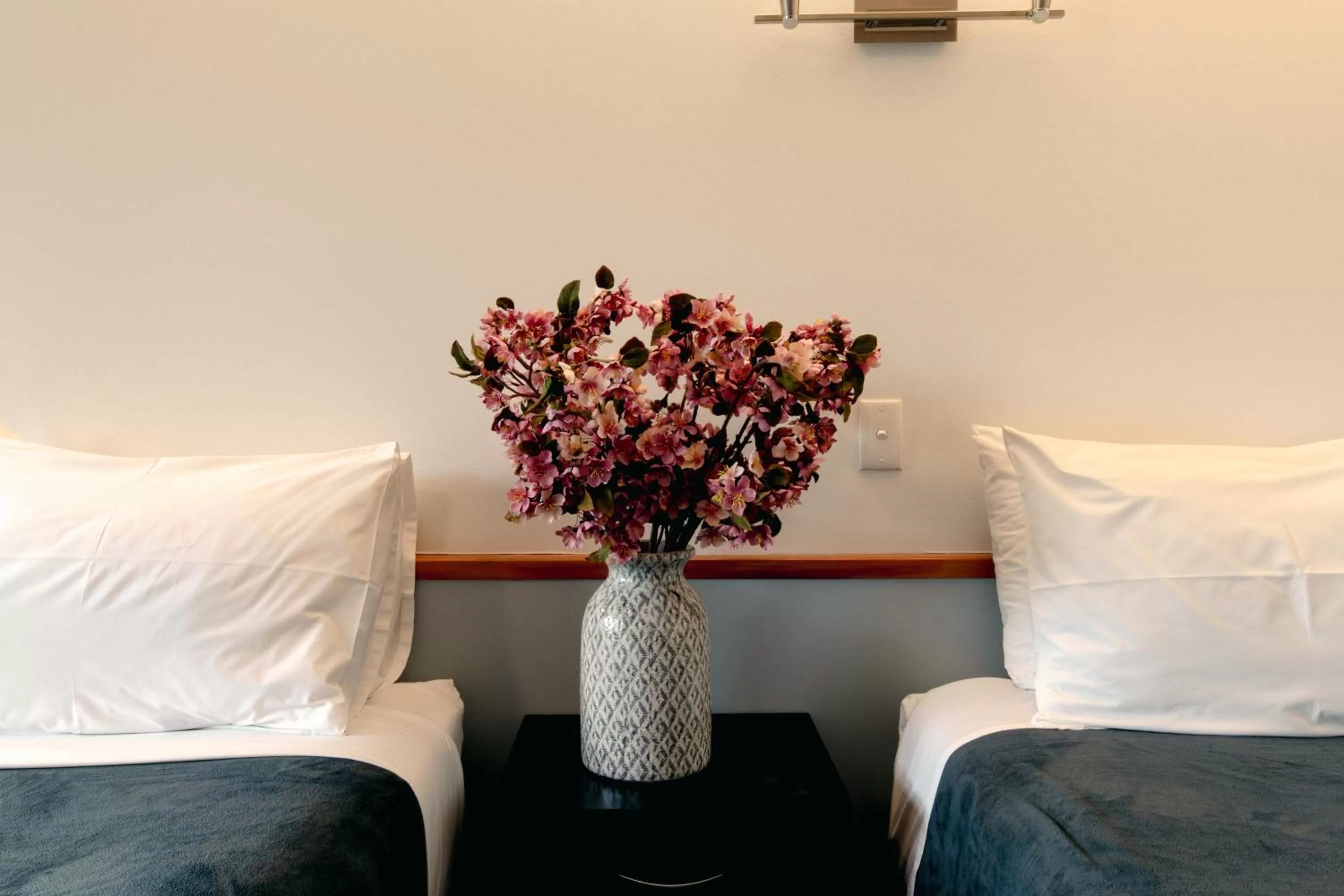 Bed in Aotearoa Lodge