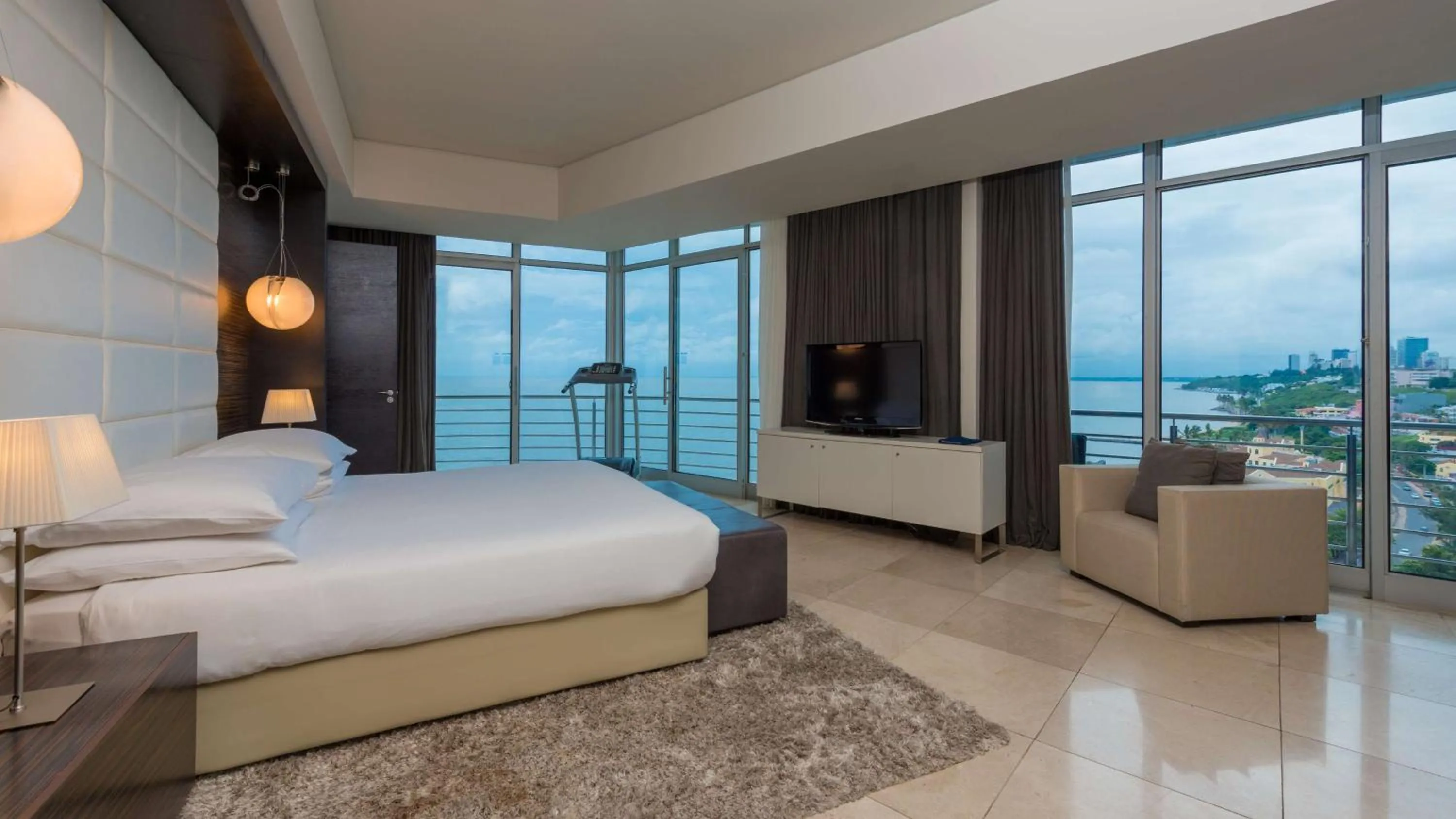 View (from property/room), Bed in Radisson Blu Hotel & Residence Maputo