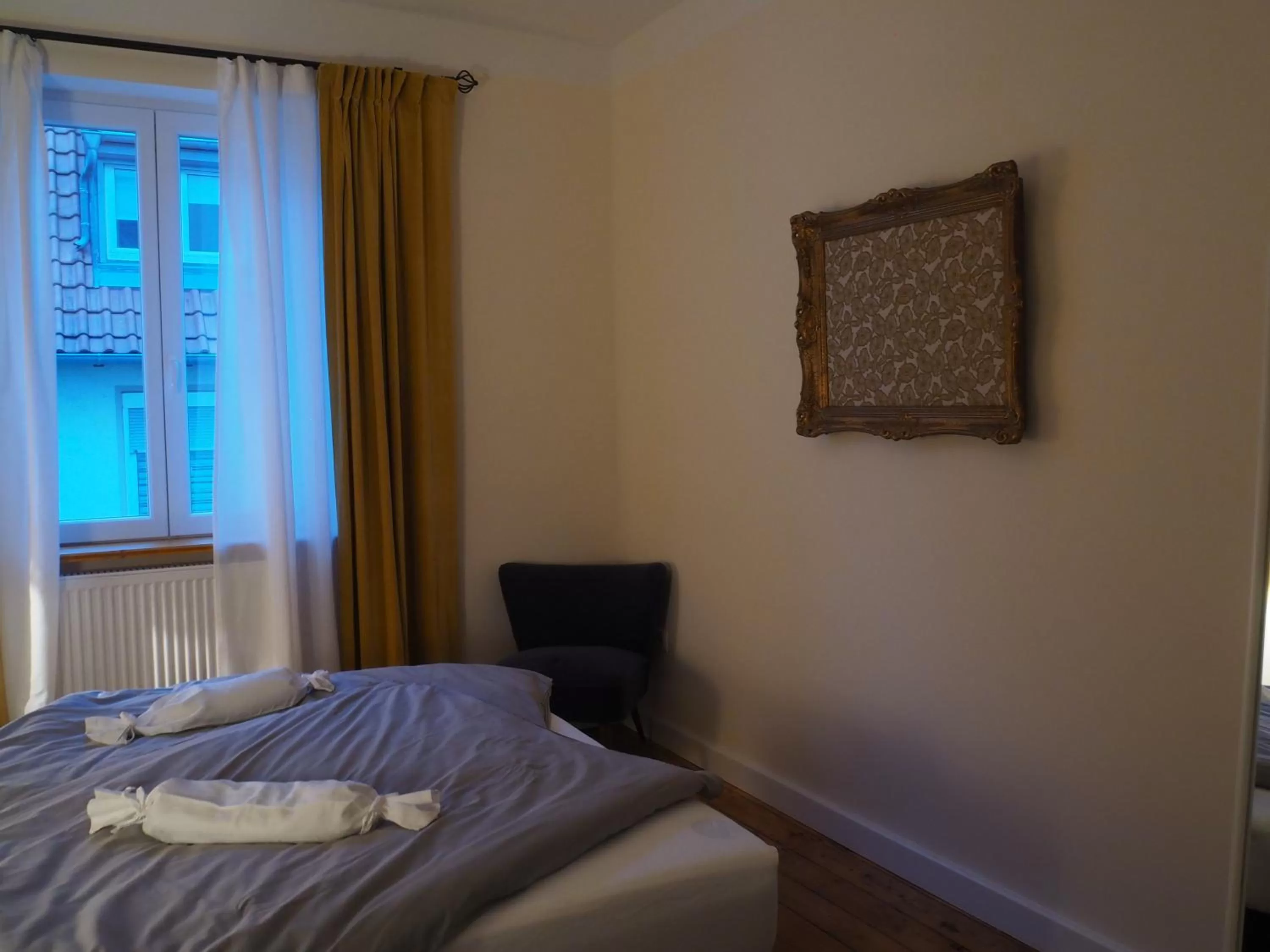 Bedroom, Bed in Emmas