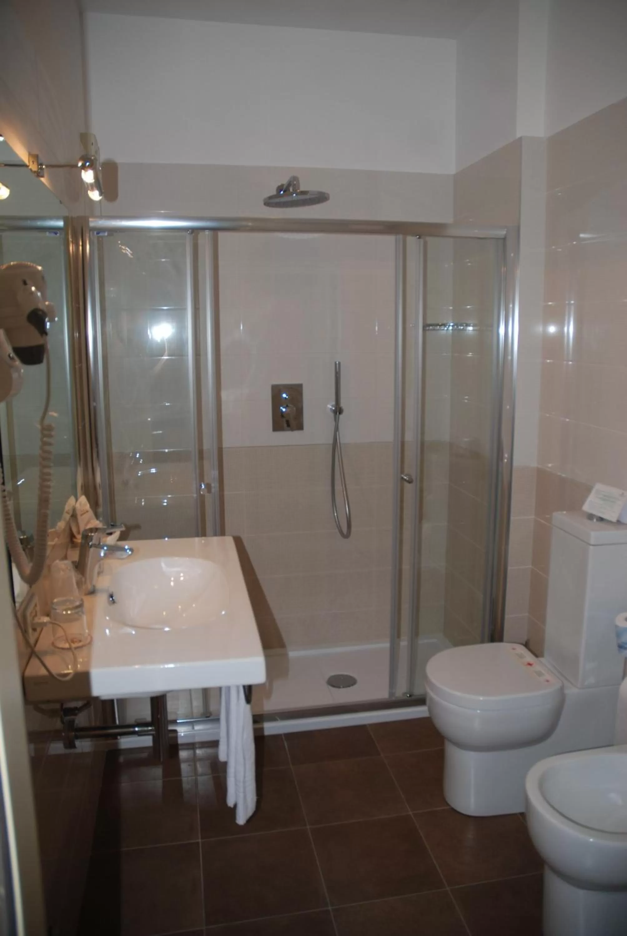 Bathroom in Hotel Continental Brescia