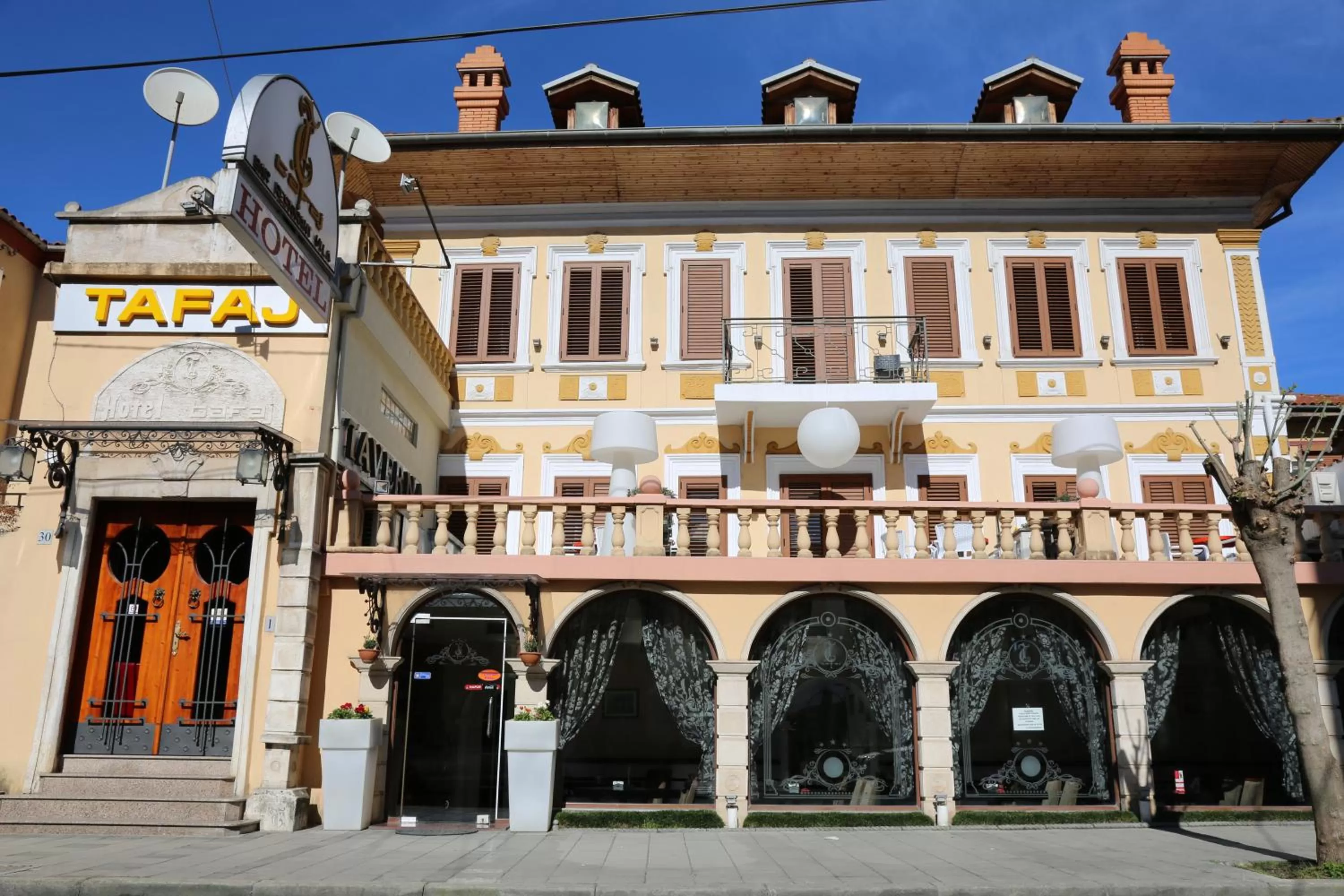 Facade/entrance in Hotel Villa Tafaj