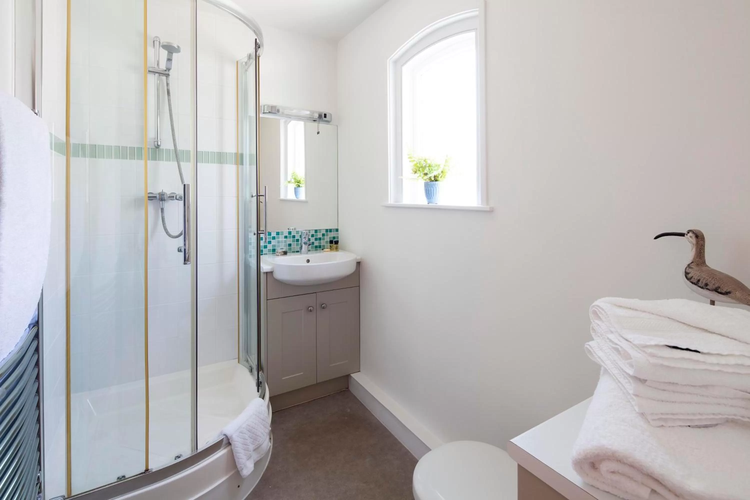 Bathroom in The Artist Loft, Ensuite Guest Rooms, Porthleven