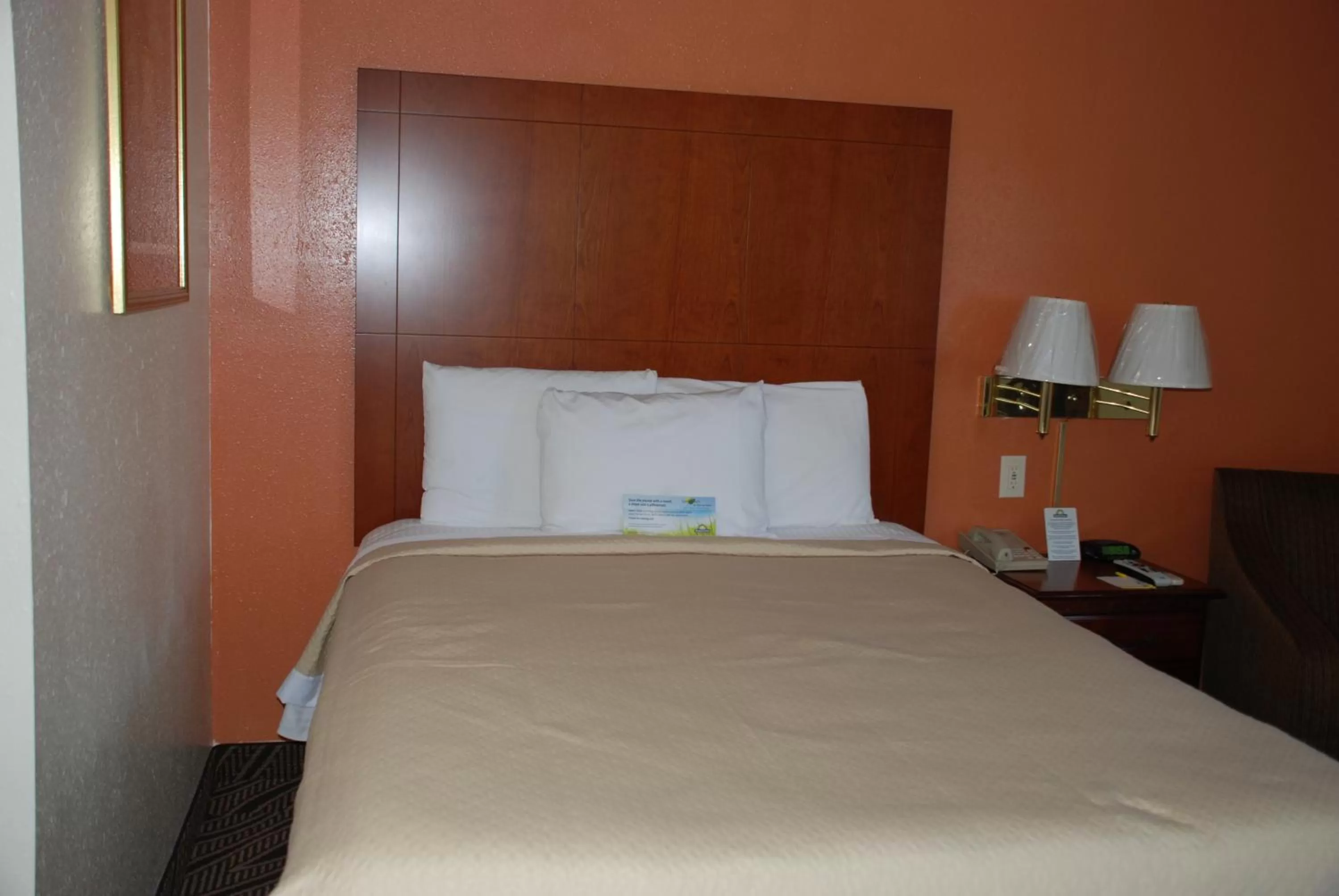 Bed in Days Inn by Wyndham Dyersburg