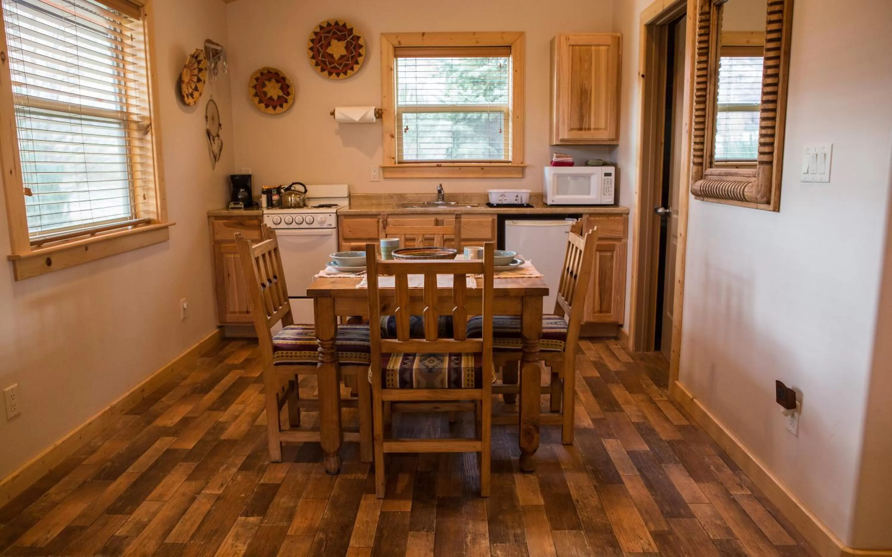 Coffee/tea facilities, Dining Area in Castle Valley Inn